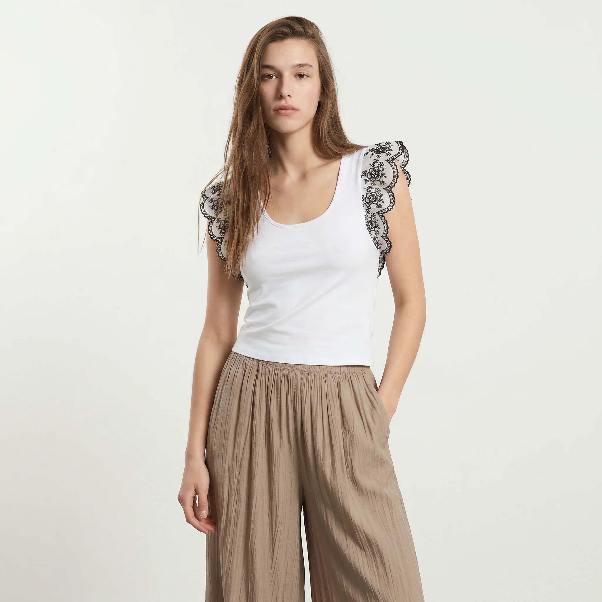 T-shirt con maniche in pizzo sangallo - Bianco - Image 4
