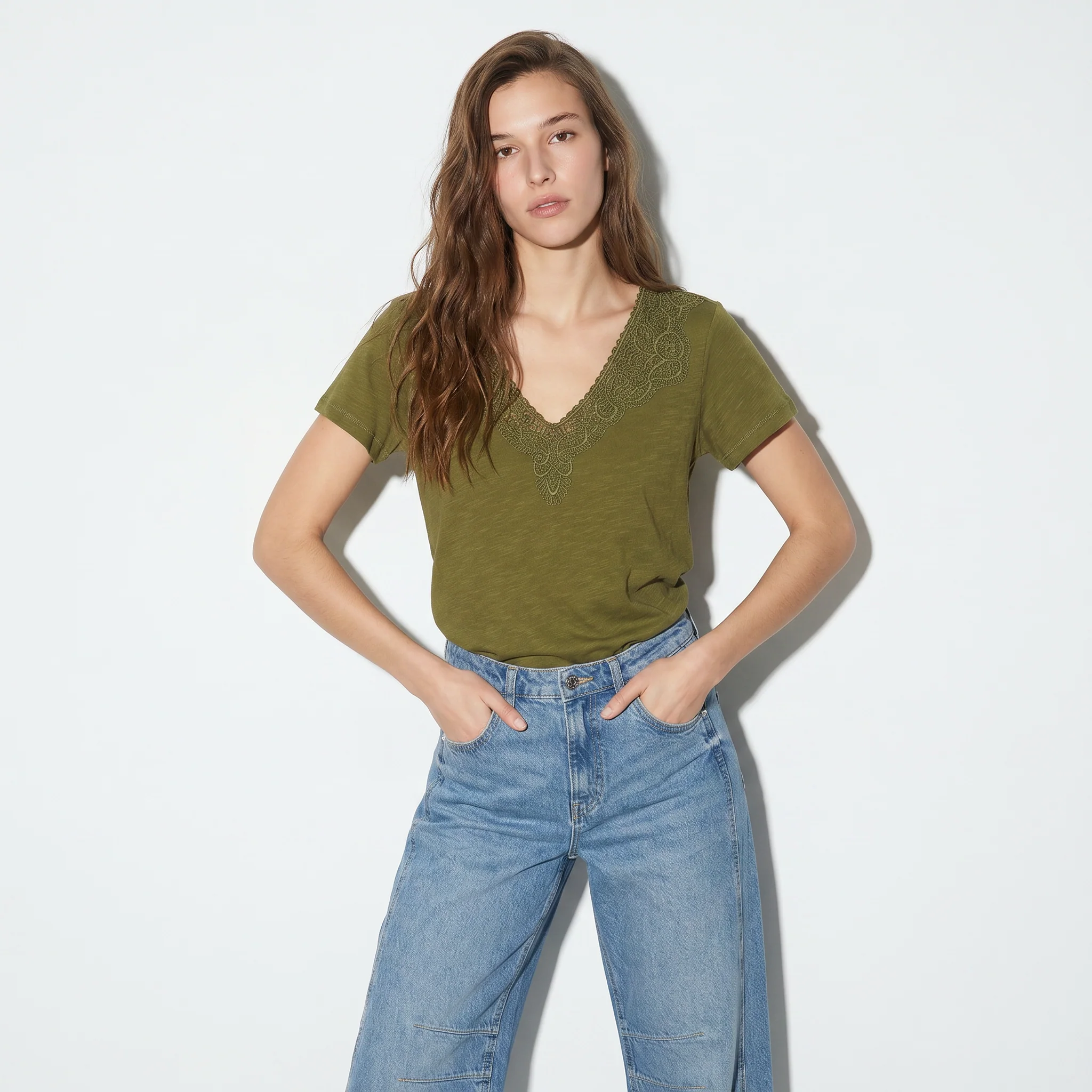 T-Shirt con Passamaneria Scollo V - Verde abete - Image 4