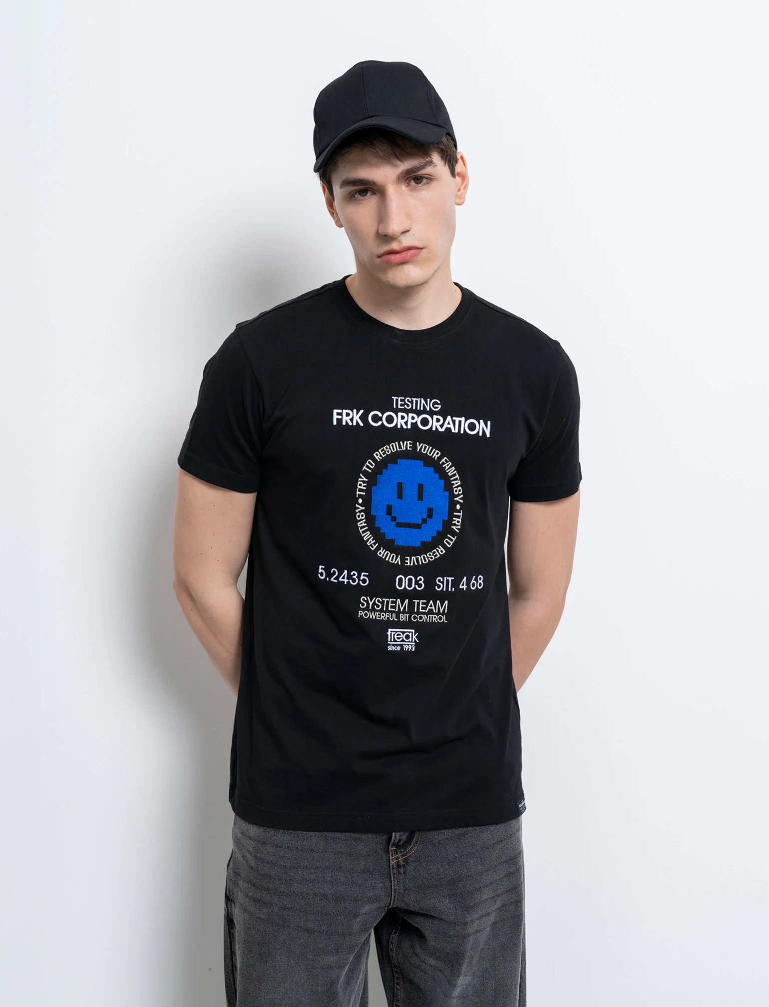 T-shirt con ricamo a contrasto da uomo - Nero - Image 3
