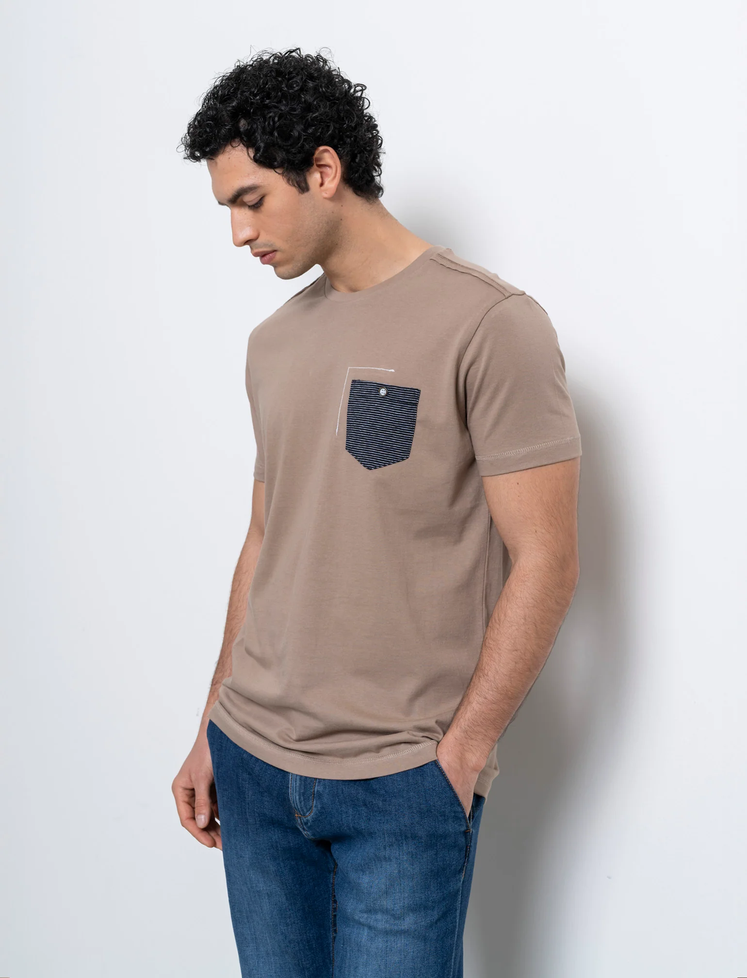 T-shirt con ricamo e taschino da uomo - Grigio tortora - Image 2