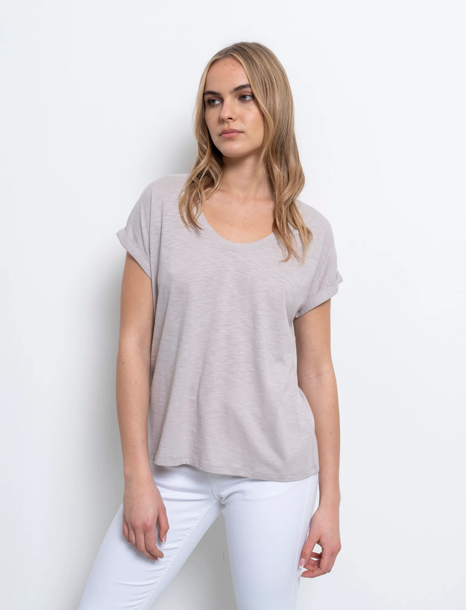 T-shirt con risvolto sulle maniche da donna - Bianco perla - Image 3