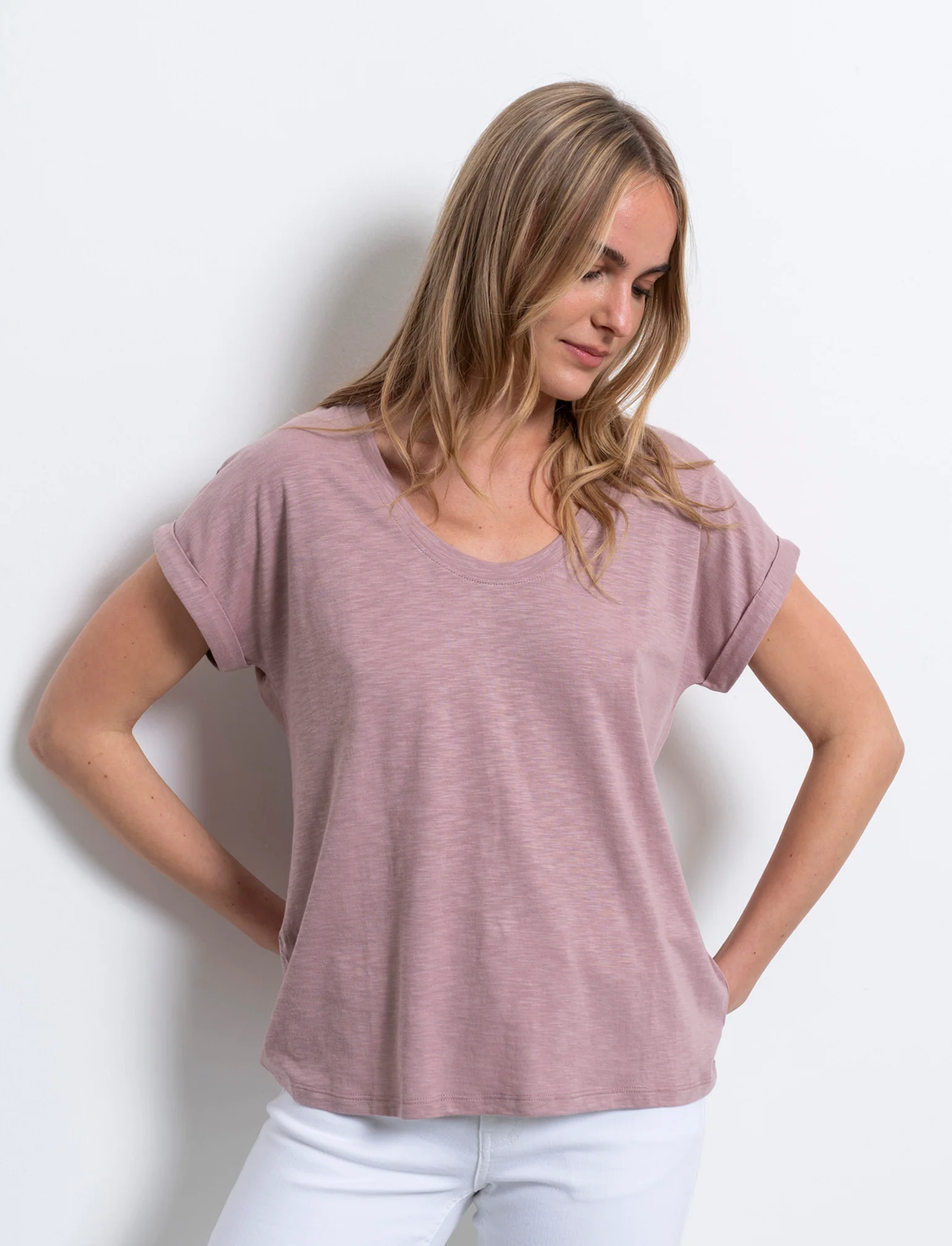 T-shirt con risvolto sulle maniche da donna - Rosa antico - Image 3
