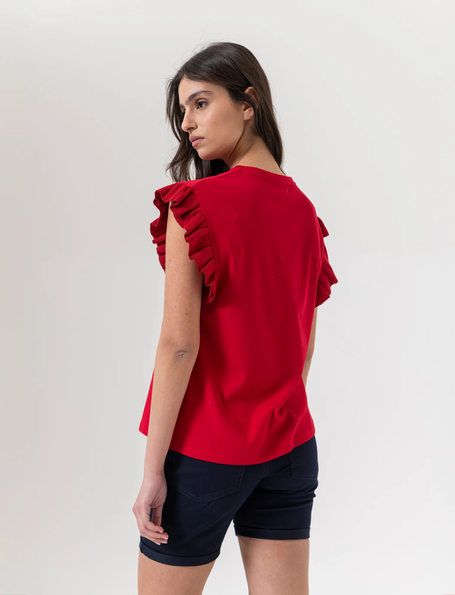 T-shirt con rouches da donna - Rosso scarlatto - Image 4