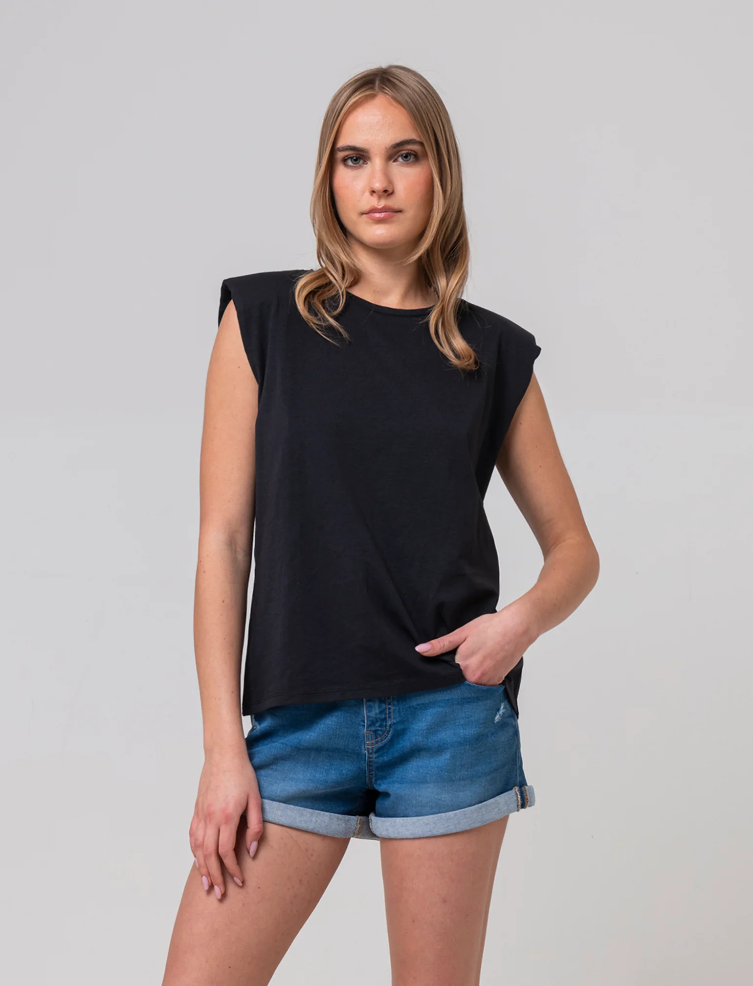 T-shirt con spalline da donna - Nero - Image 3