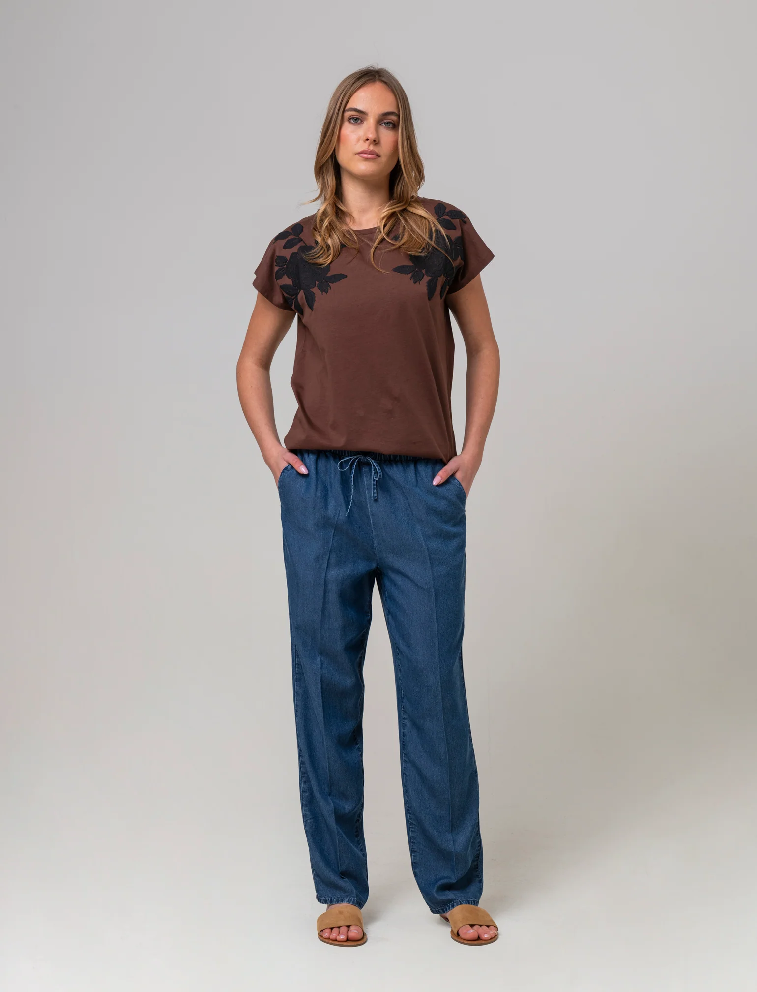 T-shirt con stampa da donna - Caffe' - Image 2