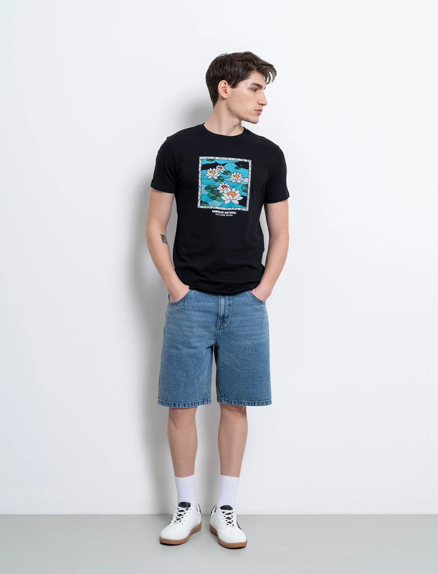 T-shirt con stampa effetto ricamo da uomo - Nero - Image 3