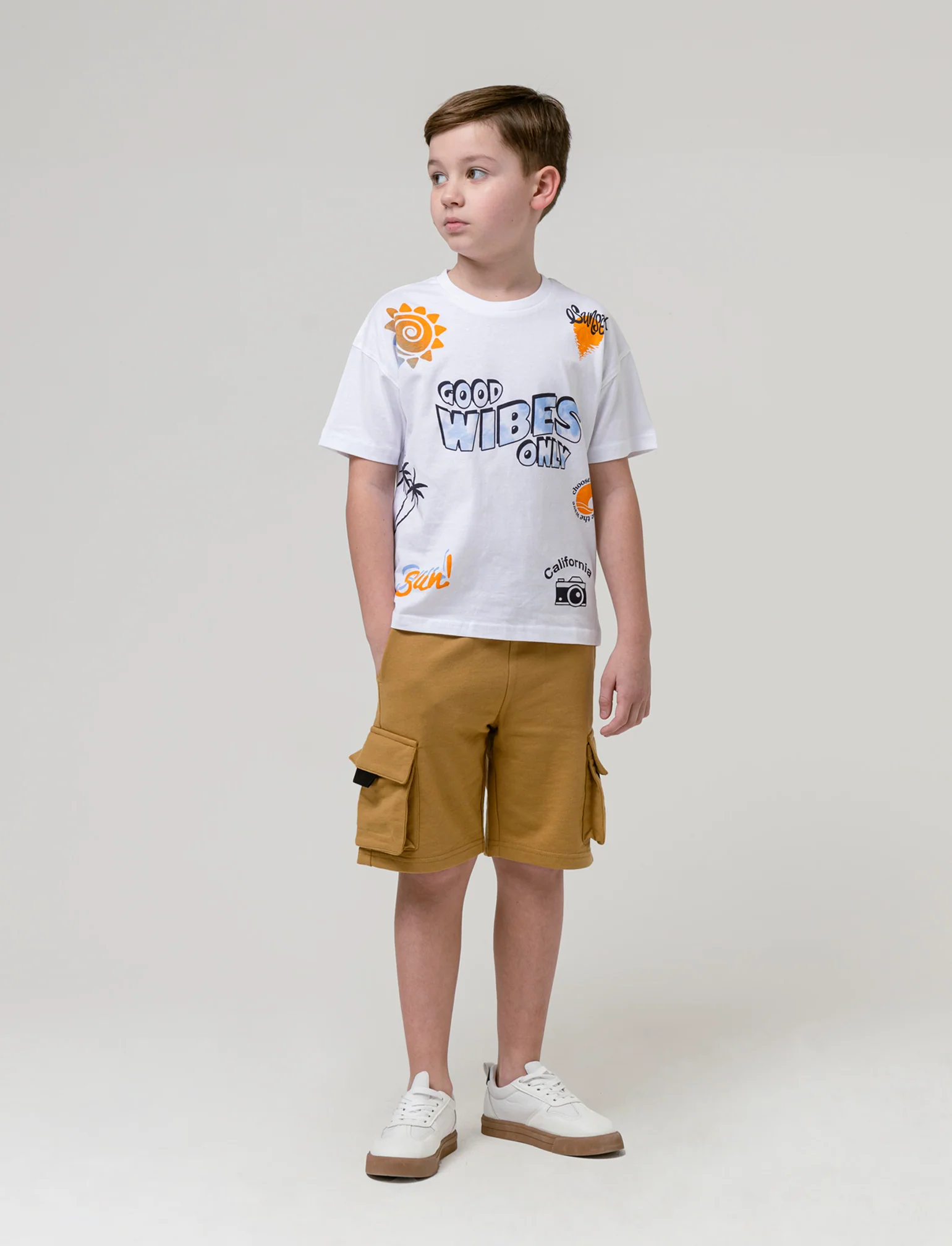 T-shirt con stampe da bambino - Bianco - Image 3
