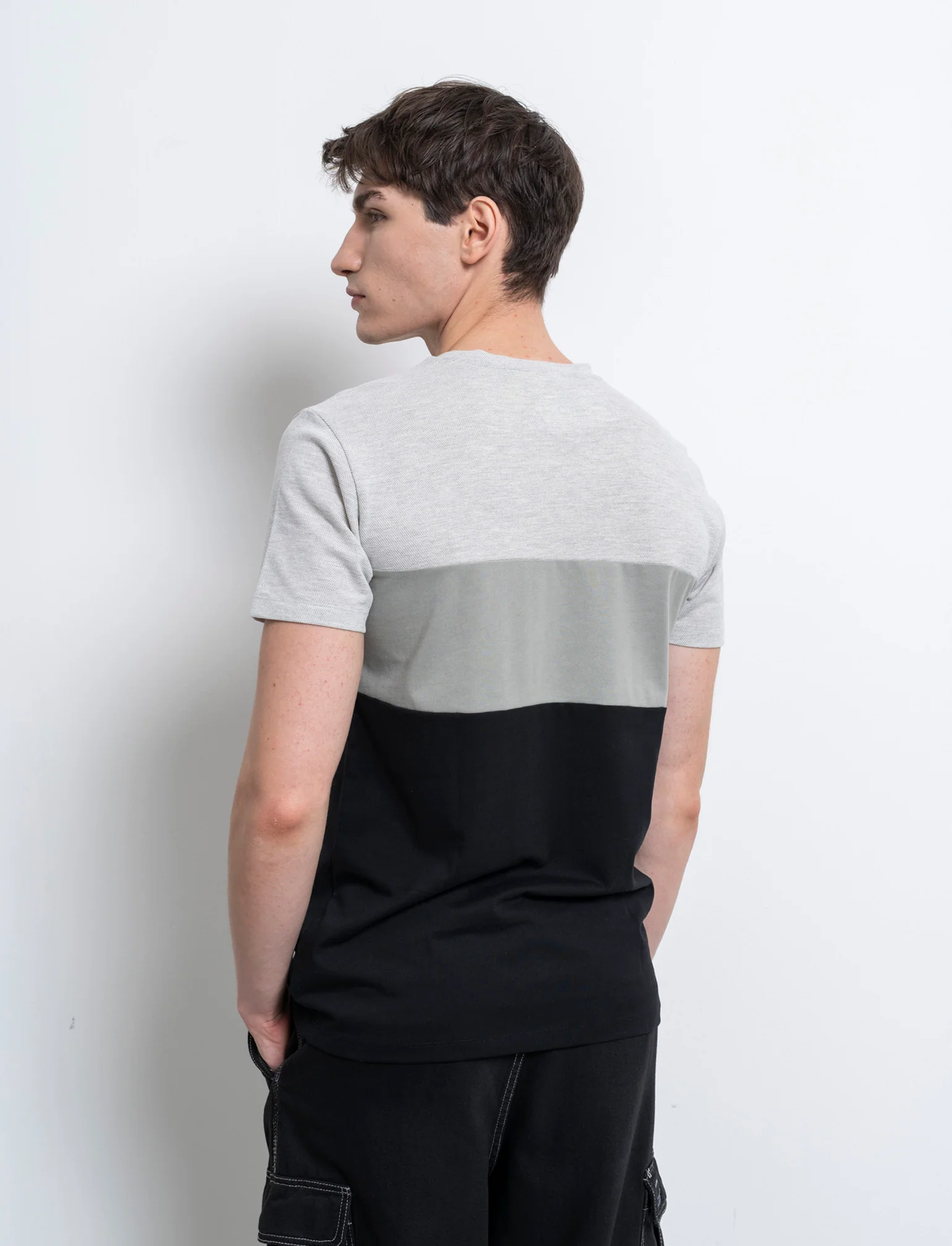 T-shirt con taschino da uomo - Nero - Image 2
