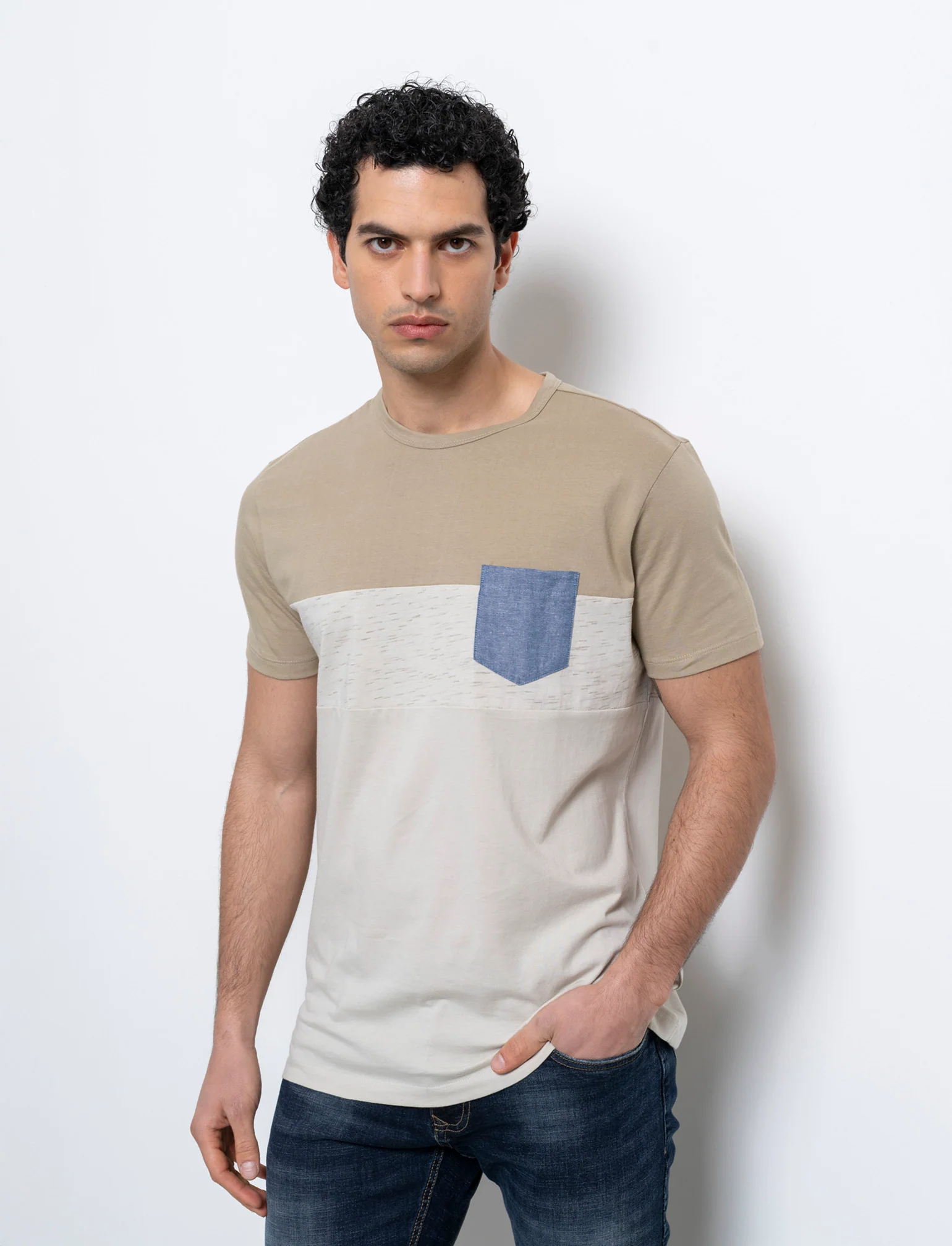T-shirt con taschino da uomo - Verde salvia - Image 2