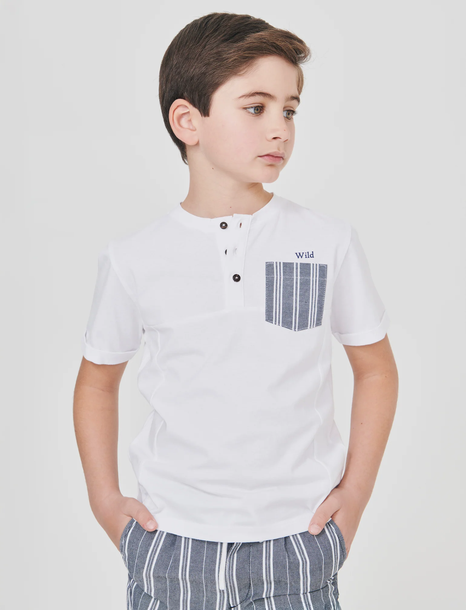 T-shirt con taschino e risvolti chic - Bianco - Image 3