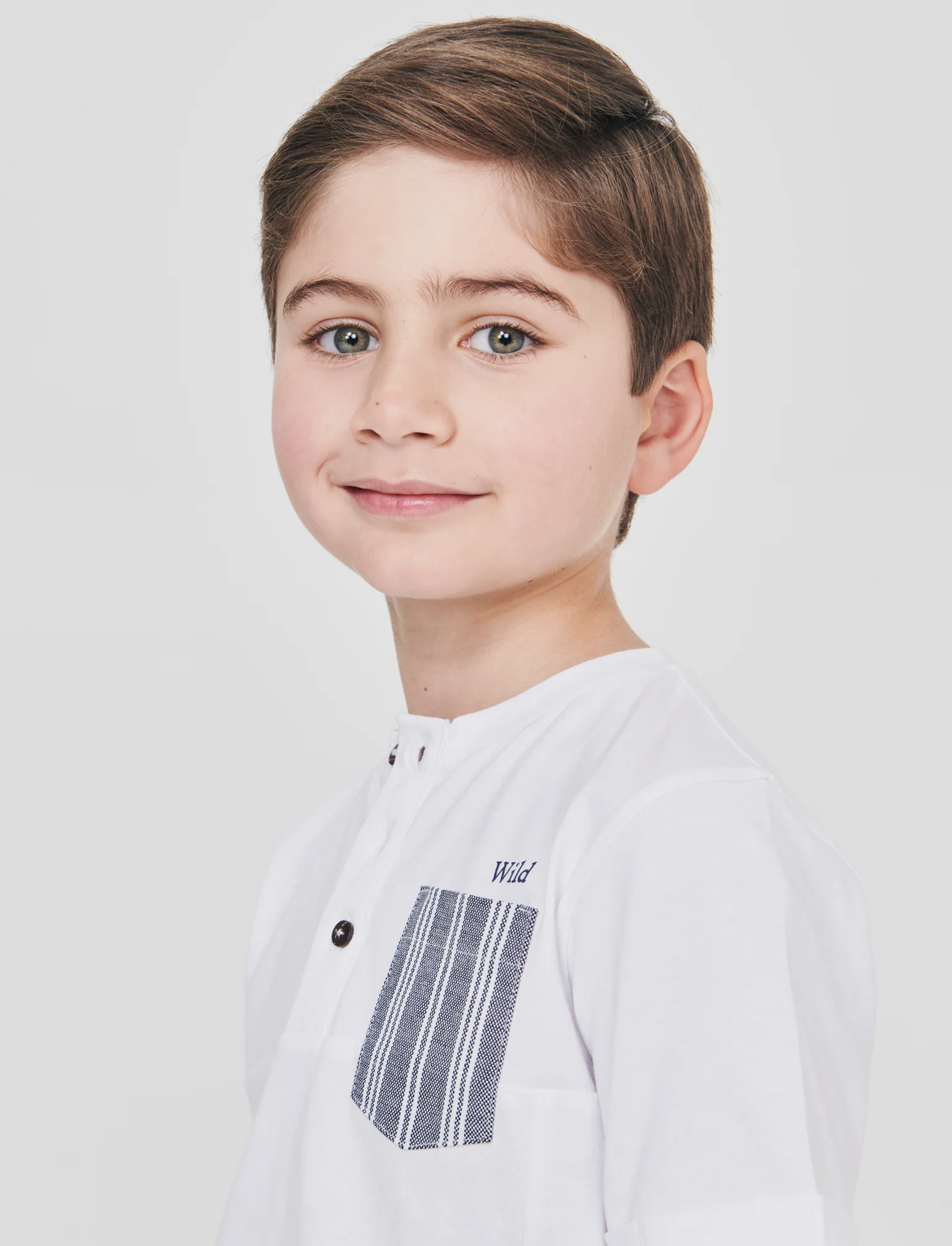 T-shirt con taschino e risvolti chic - Bianco - Image 4