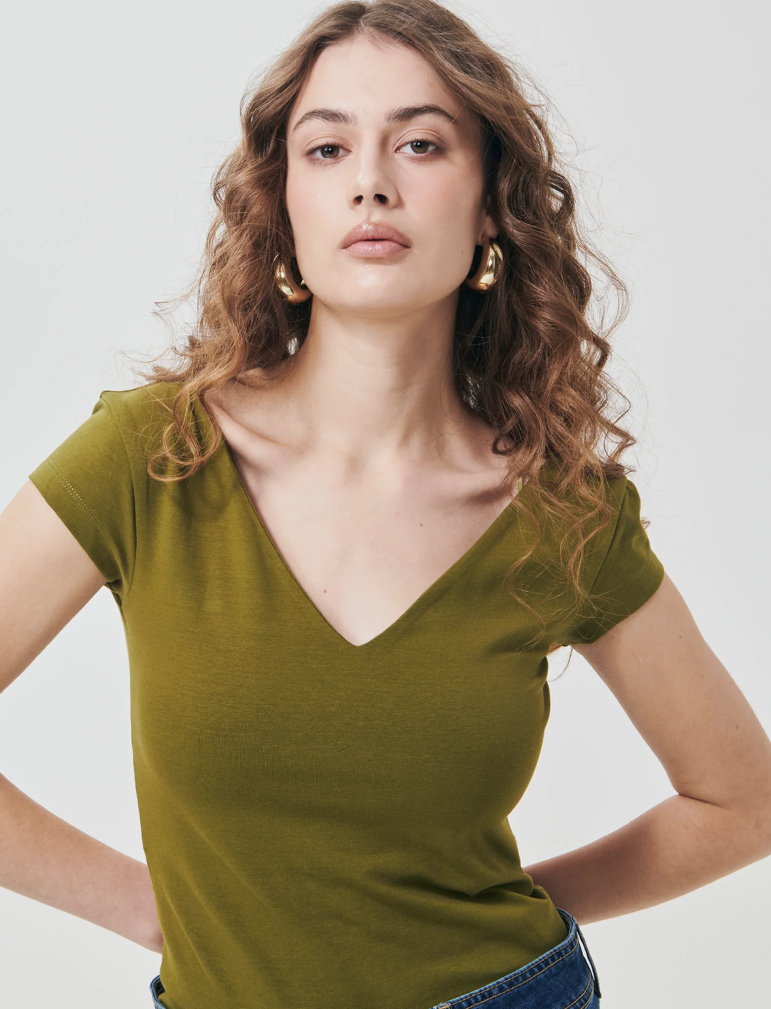 T-Shirt Cotone Scollo a V - Verde abete - Image 3