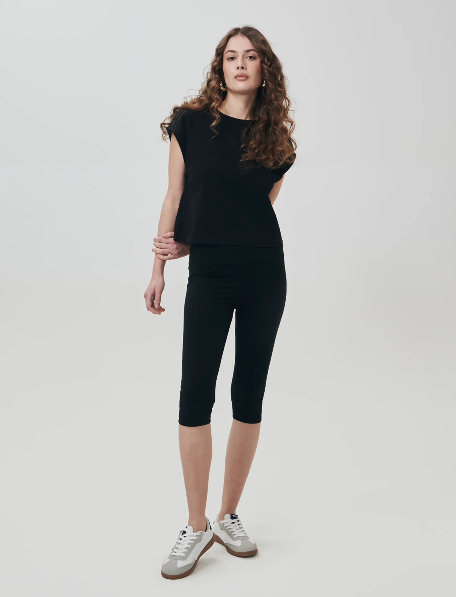 T-Shirt Crop Basica Girocollo - Nero - Image 4