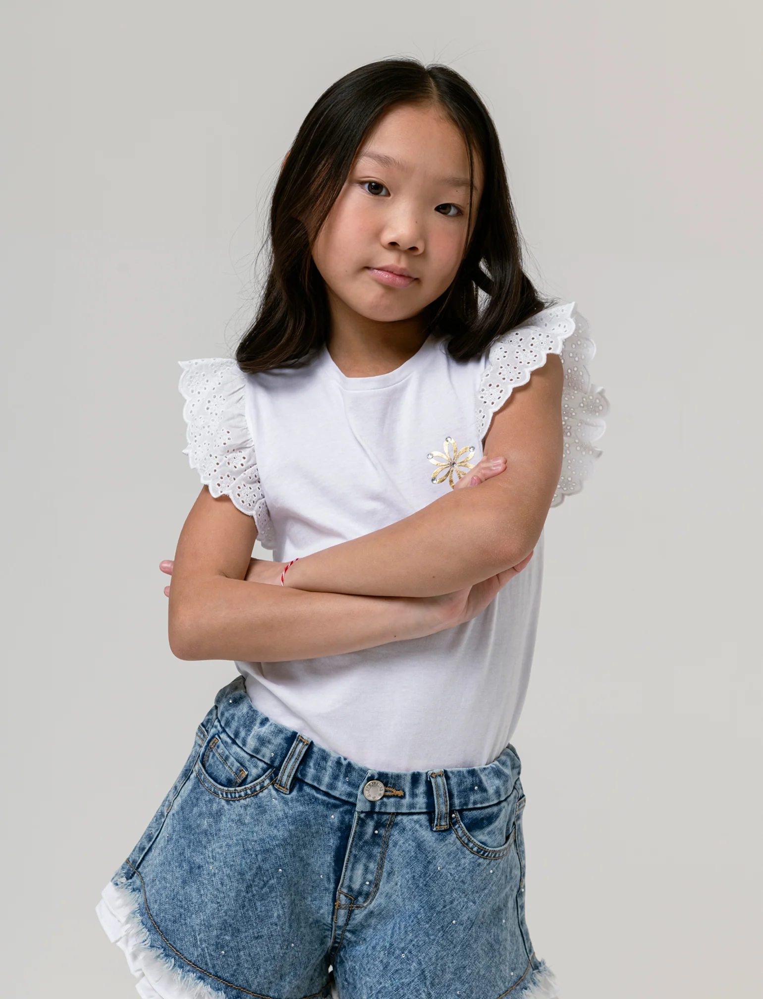 T-shirt da bambina con volant in sangallo - Bianco