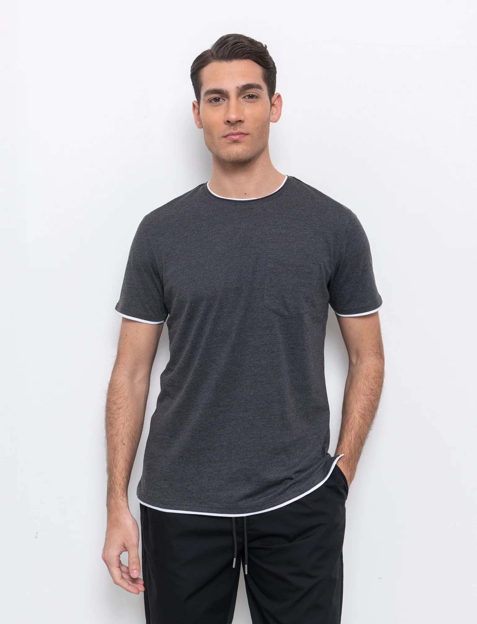 T-shirt effetto melange con tasca da uomo - Nero - Image 3