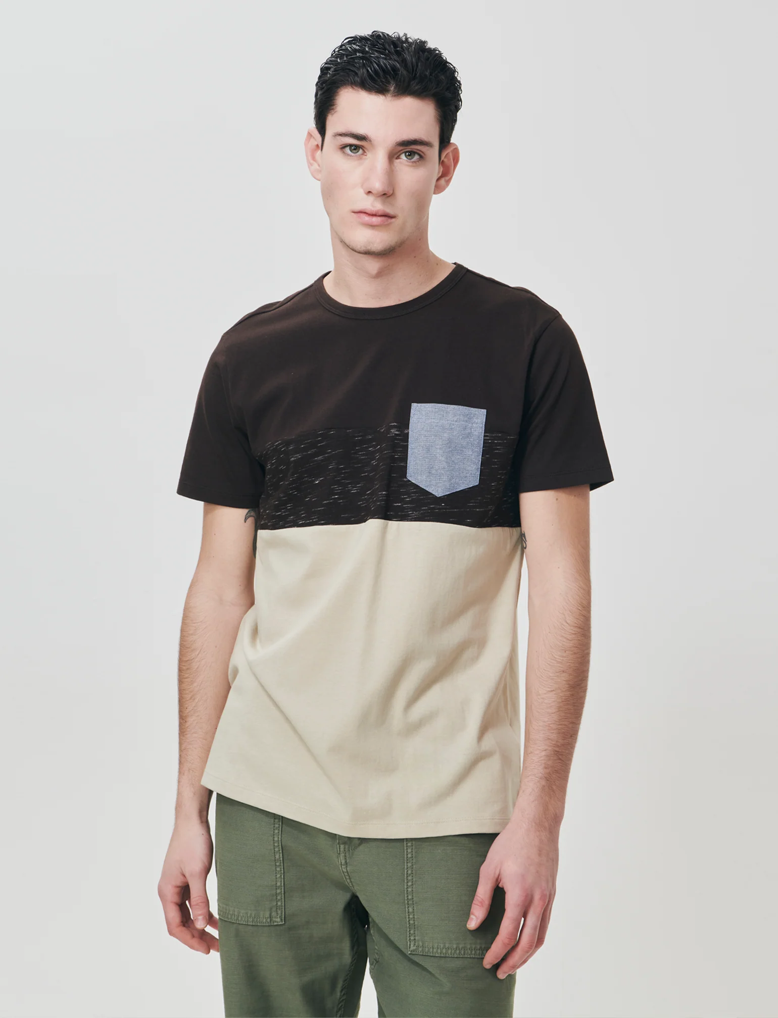 T-shirt girocollo con taschino denim - Moro - Image 3