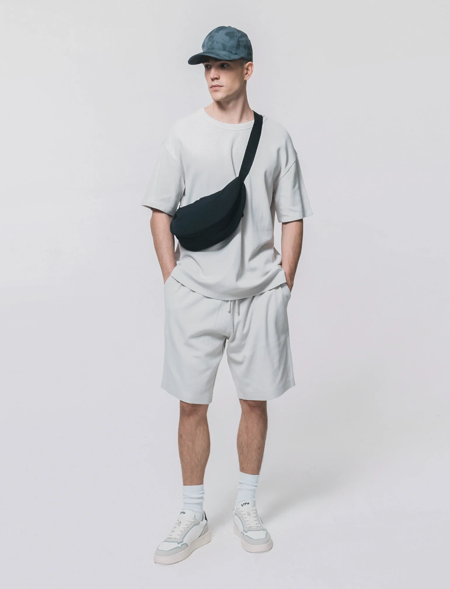 T-shirt girocollo in cotone a coste - Grigio ghiaccio - Image 3