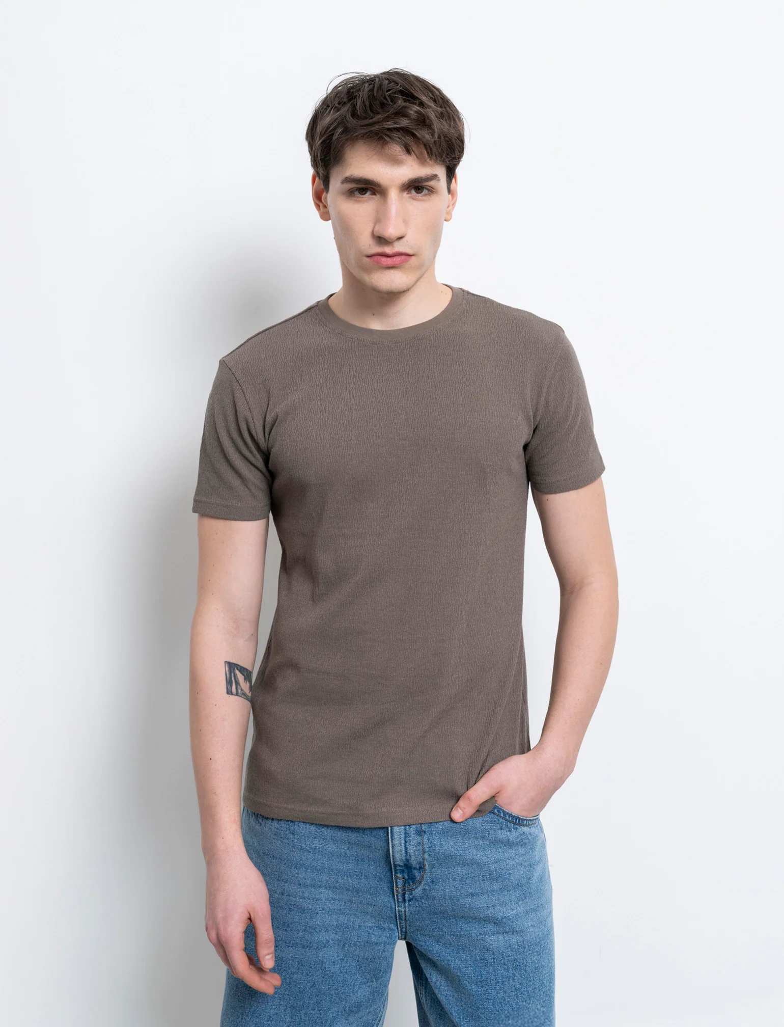 T-shirt girocollo struttura jacquard da uomo - Grigio fango - Image 2