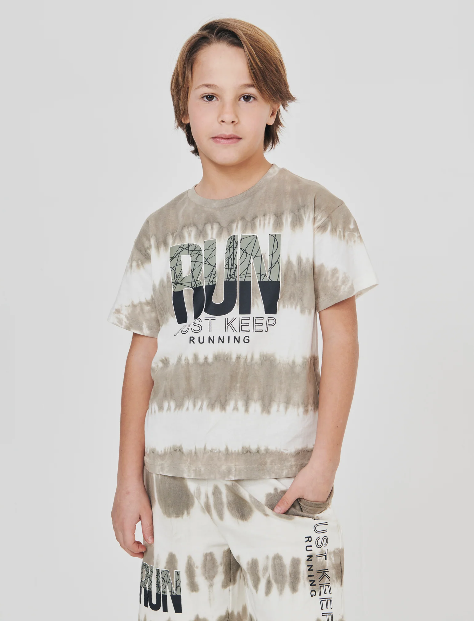 T-shirt girocollo tie-dye per l'estate - Grigio mastice - Image 3