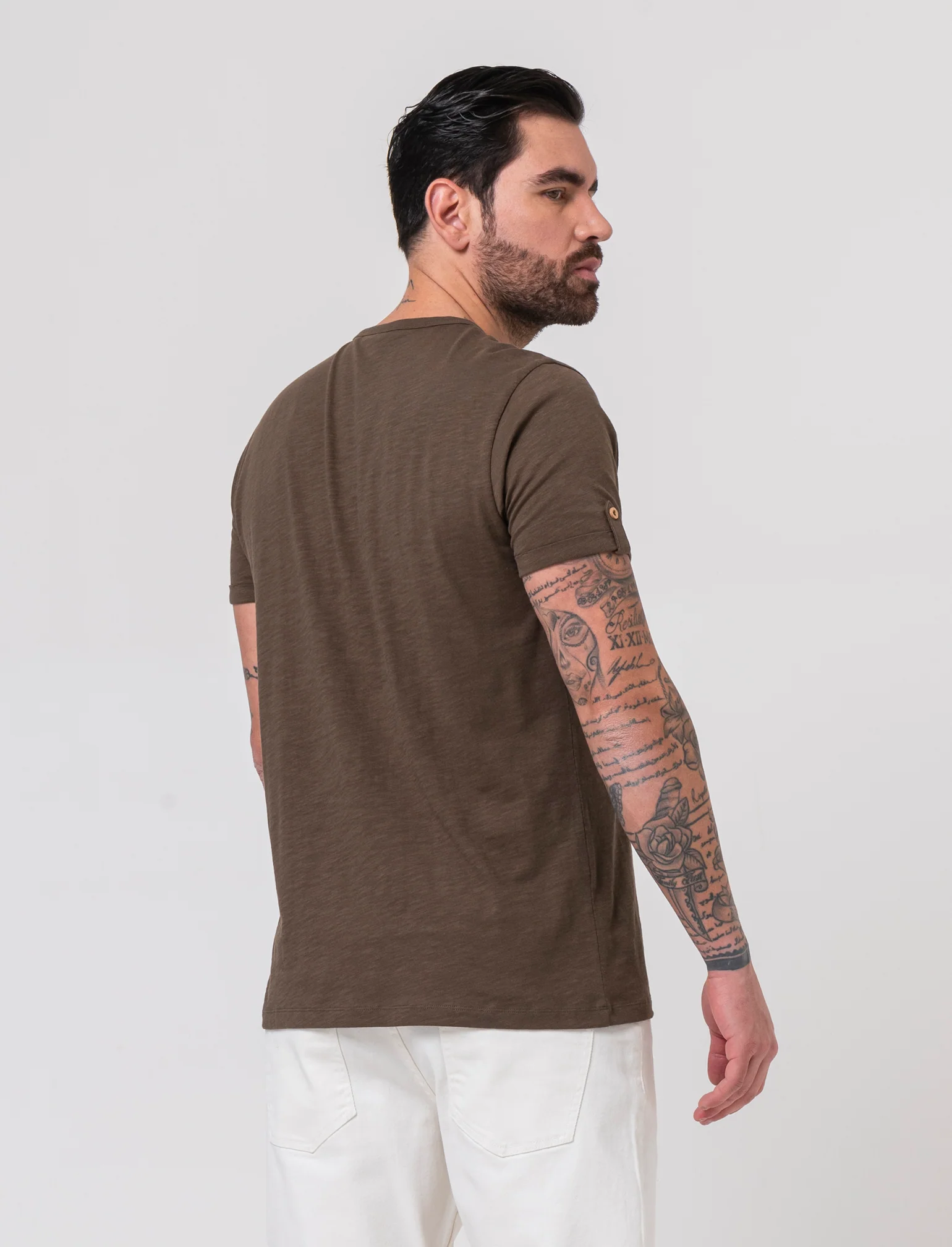 T-shirt in cotone con collo a serafino da uomo - Verde kaki - Image 2