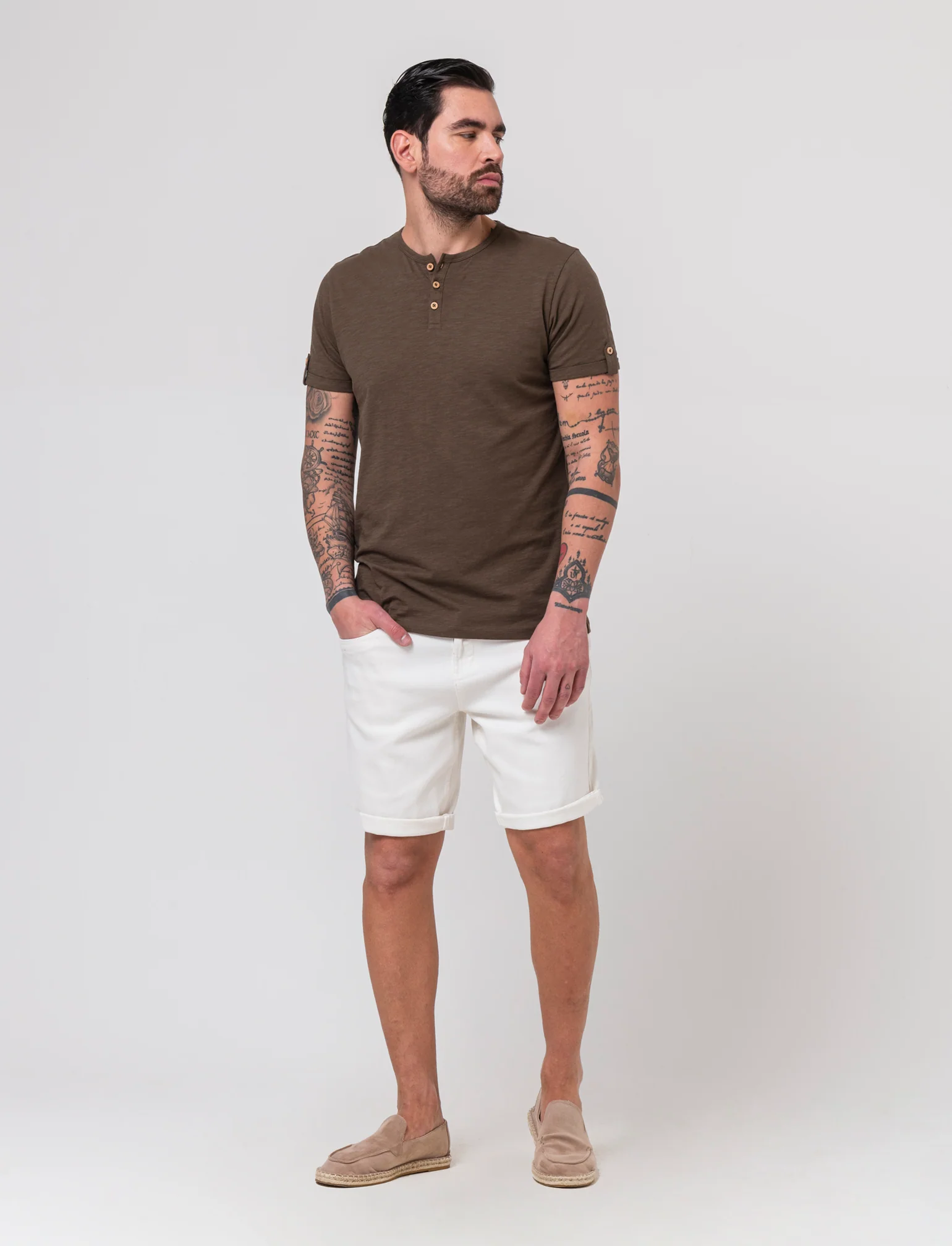 T-shirt in cotone con collo a serafino da uomo - Verde kaki - Image 3