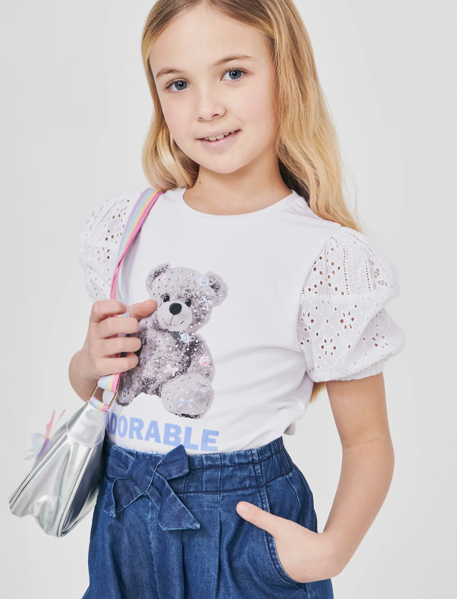 T-shirt in cotone con maniche in pizzo e strass - Bianco - Image 3