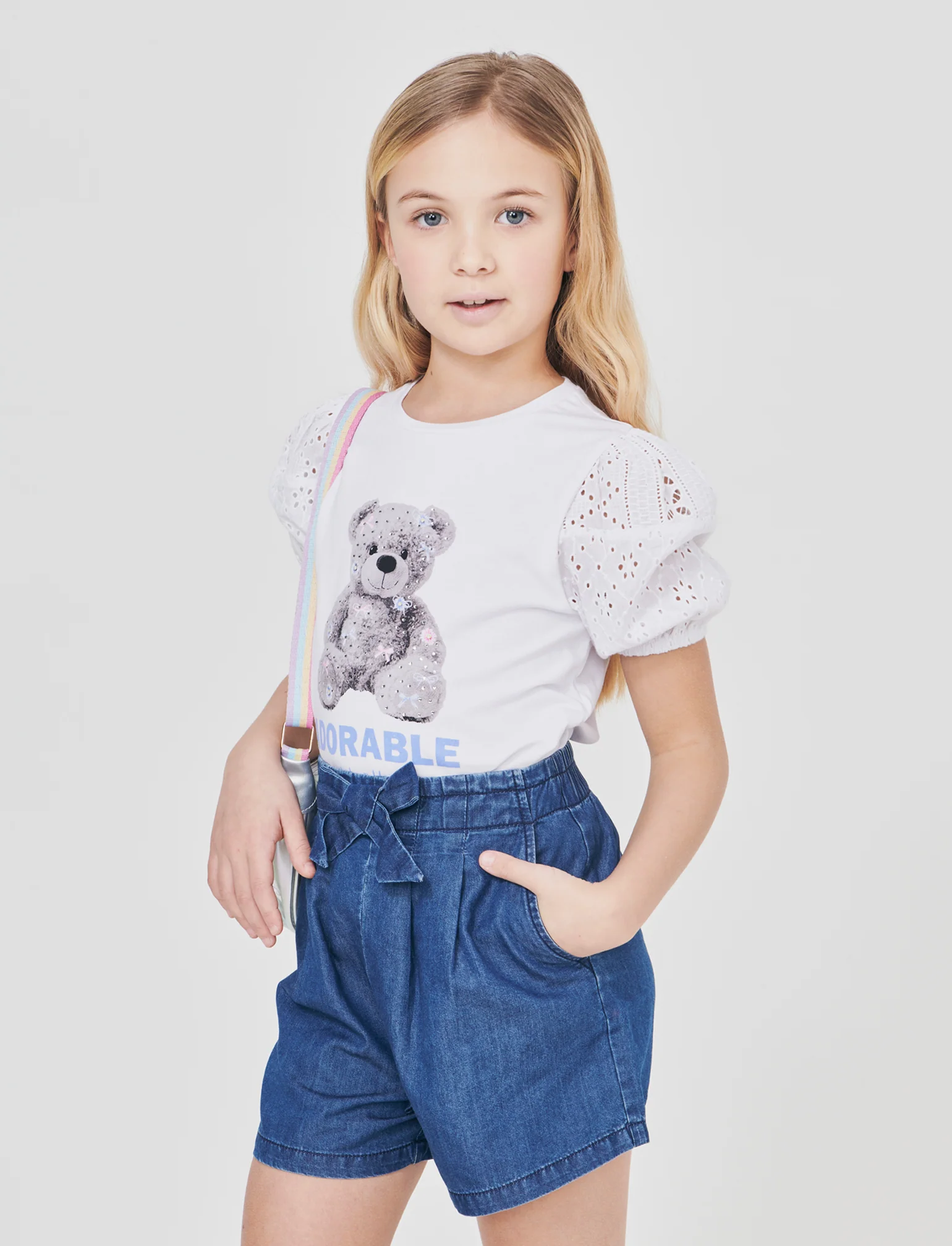 T-shirt in cotone con maniche in pizzo e strass - Bianco - Image 4