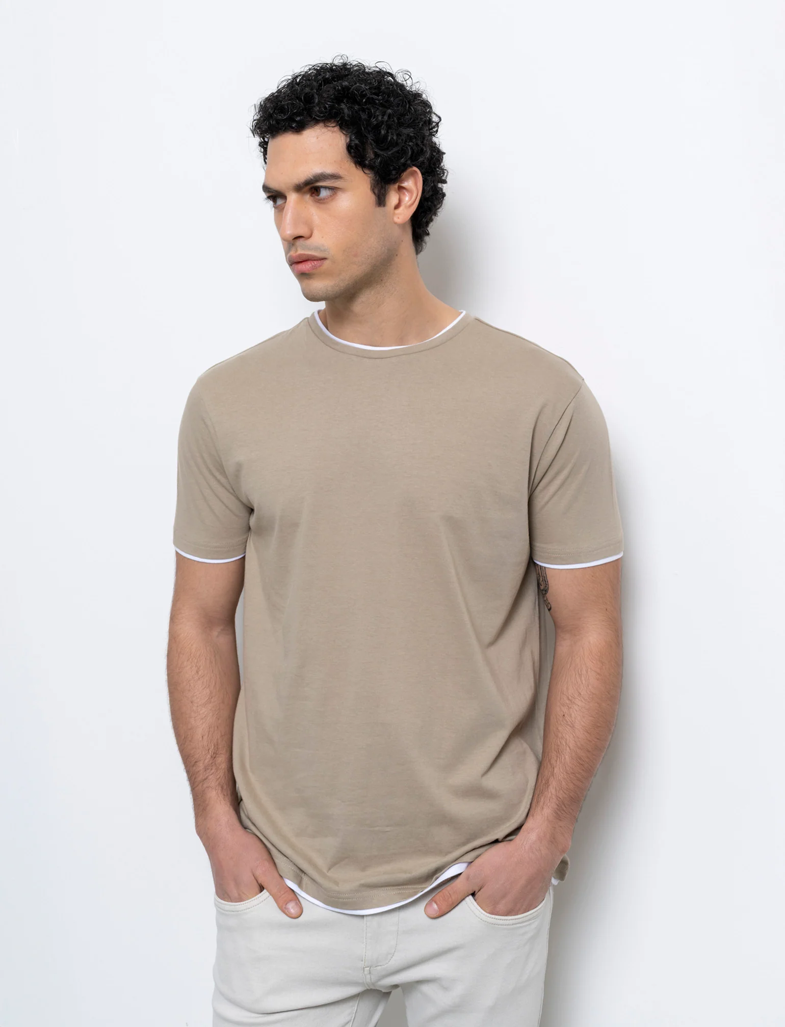 T-shirt in cotone con orli a contrasto da uomo - Verde salvia - Image 2