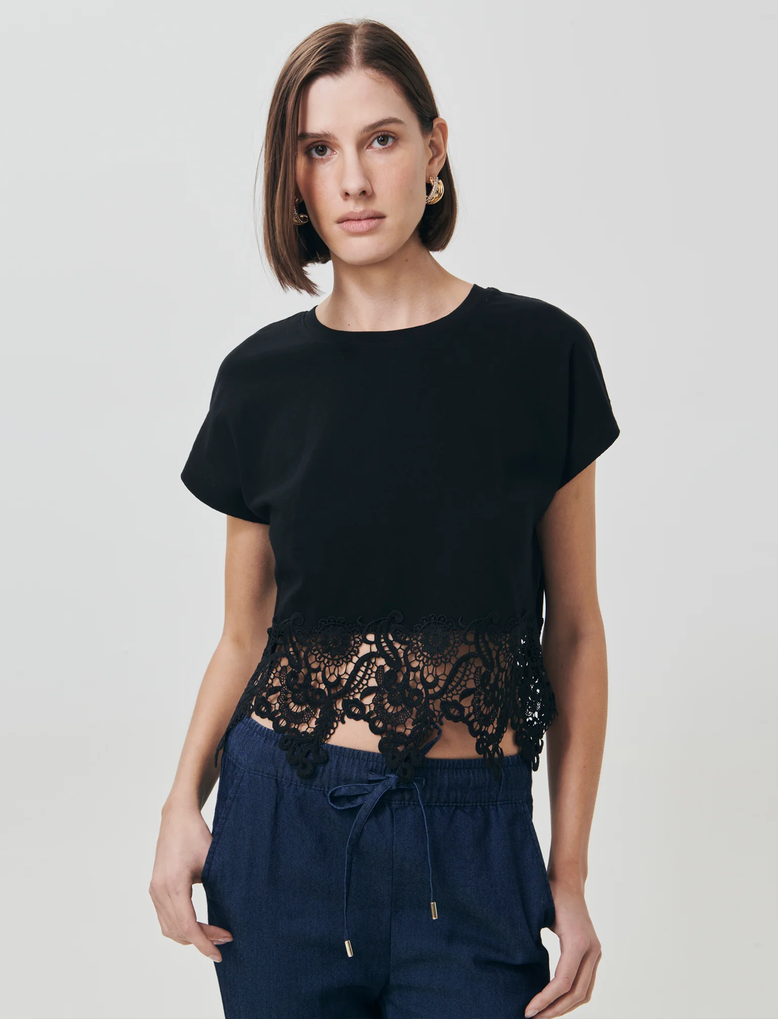T-Shirt in Cotone con Pizzo al Fondo - Nero