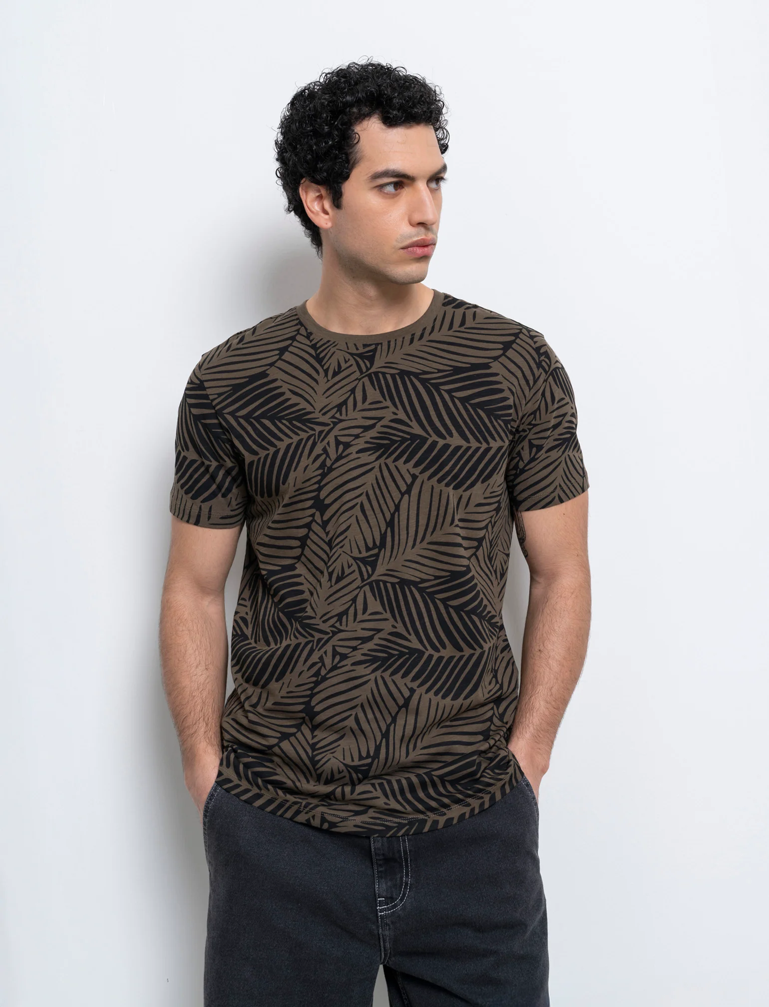 T-shirt in cotone con stampa all over da uomo - Verde kaki - Image 3