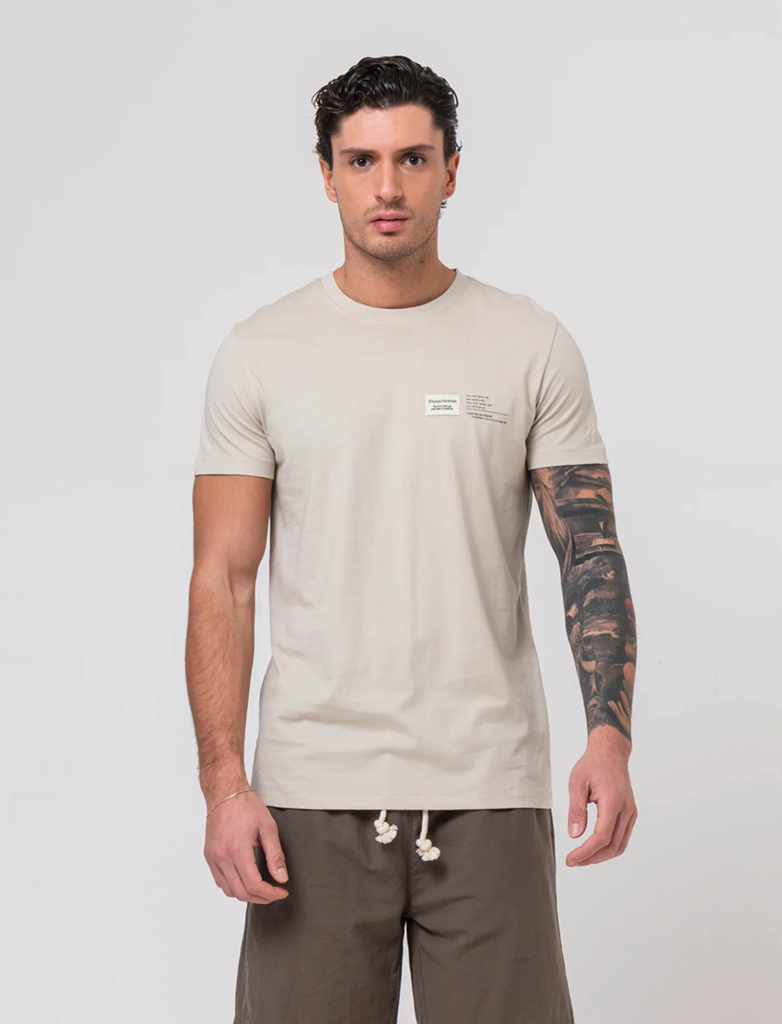 T-shirt in cotone premium con patch e stampina da uomo - Grigio ghiaccio - Image 3