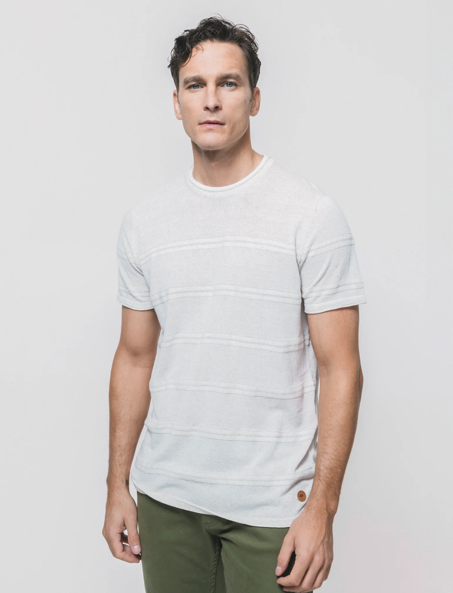 T-shirt in maglia con orli a contrasto - Beige ecru - Image 3