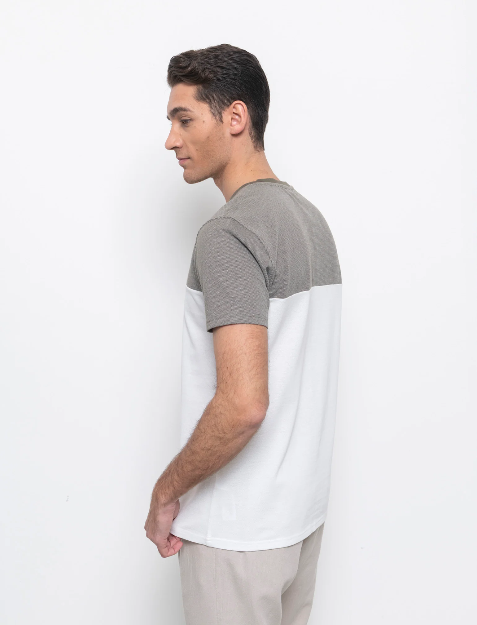 T-shirt in piquet bicolore da uomo - Verde kaki