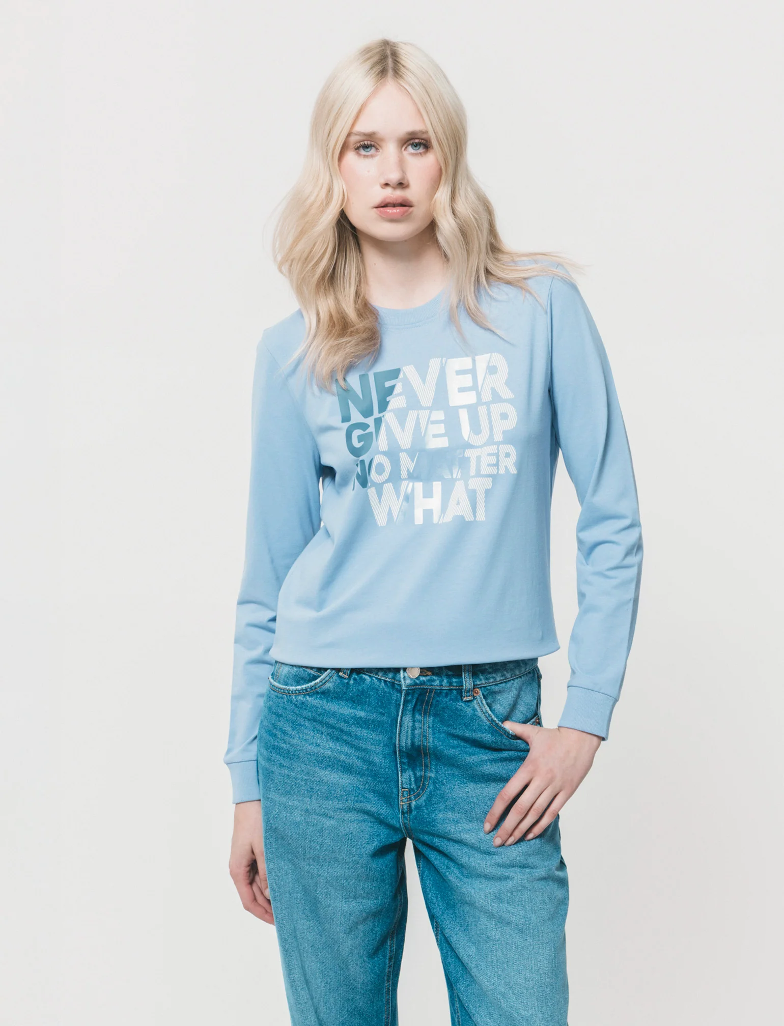 T-Shirt Manica Lunga con Stampa Frontale - Denim - Image 4