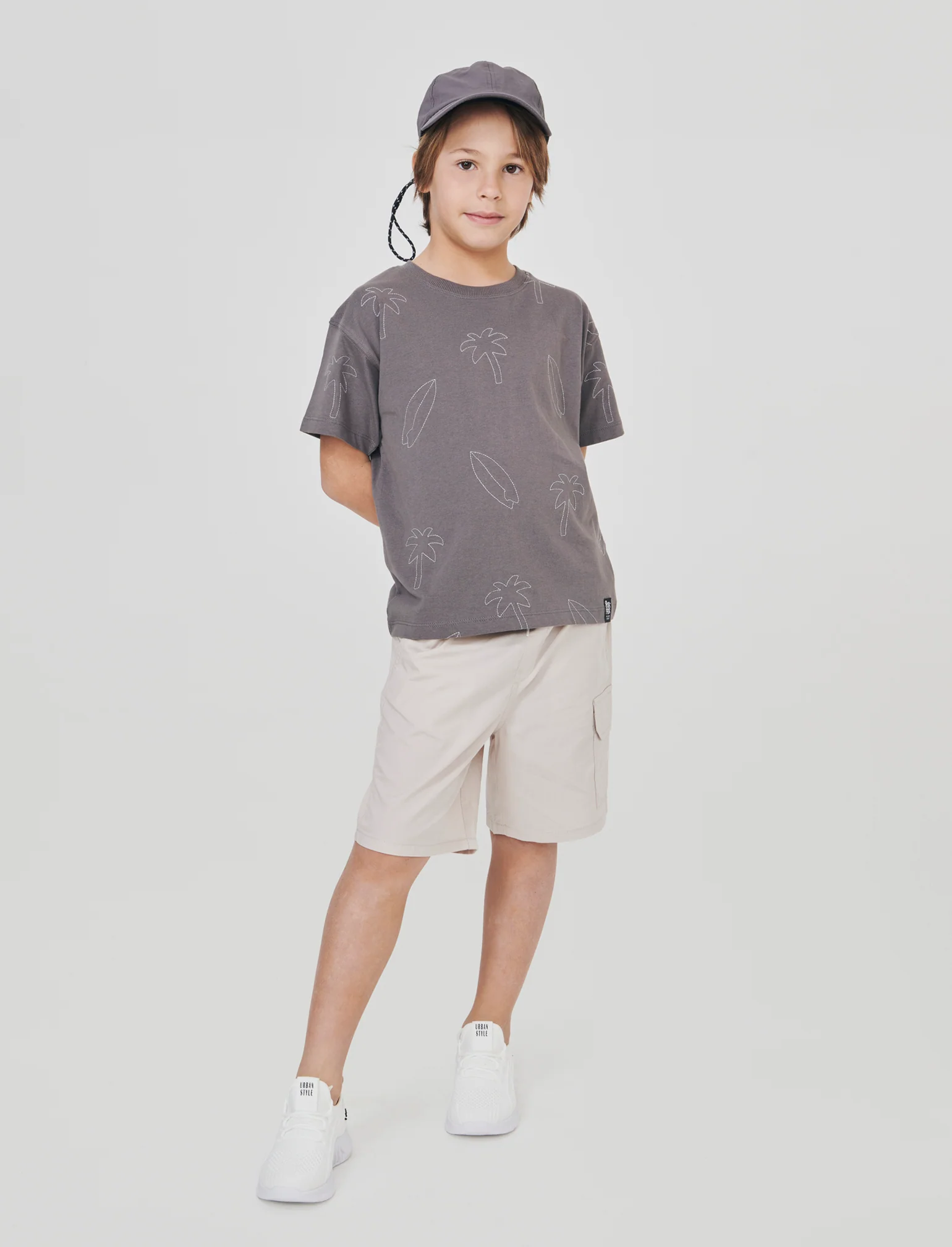 T-shirt mezza manica con ricami palme - Grigio