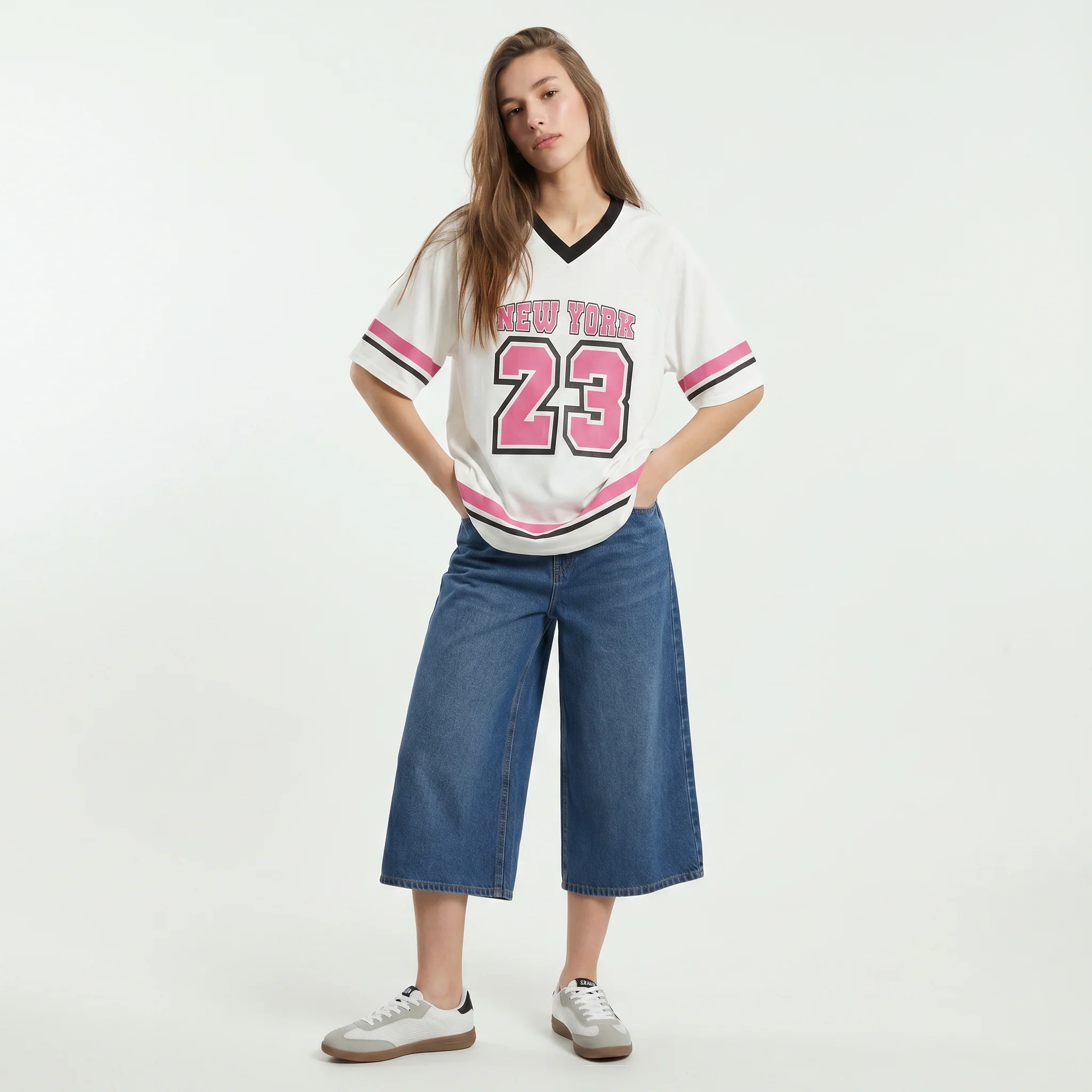 T-Shirt Scollo a V con Stampa - Bianco - Image 3
