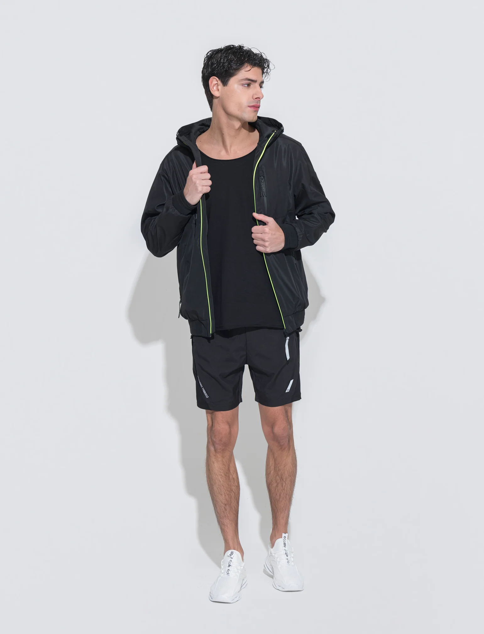 T-shirt scollo ampio regular fit da uomo - Nero - Image 2
