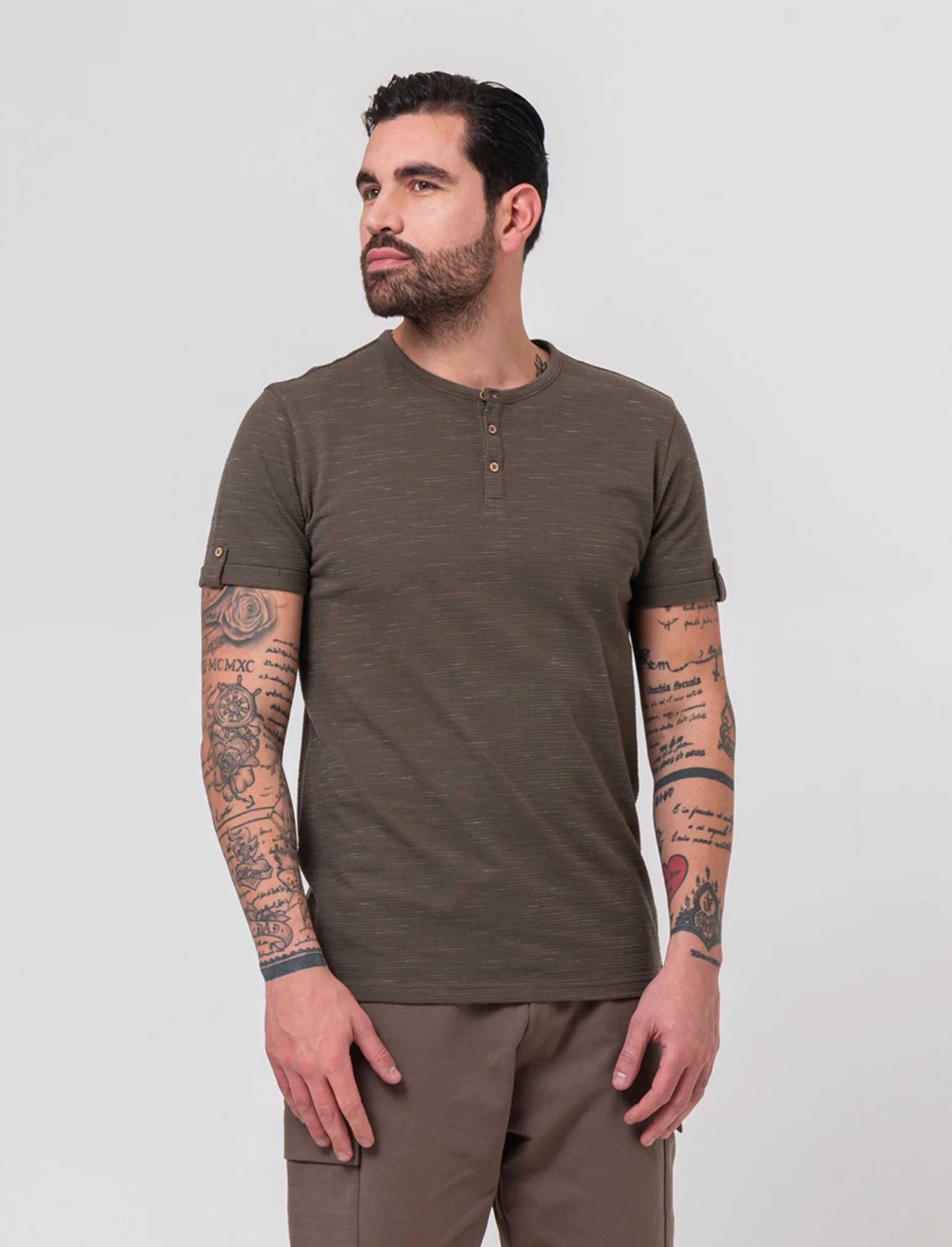 T-shirt serafino struttura slub injected da uomo - Verde kaki