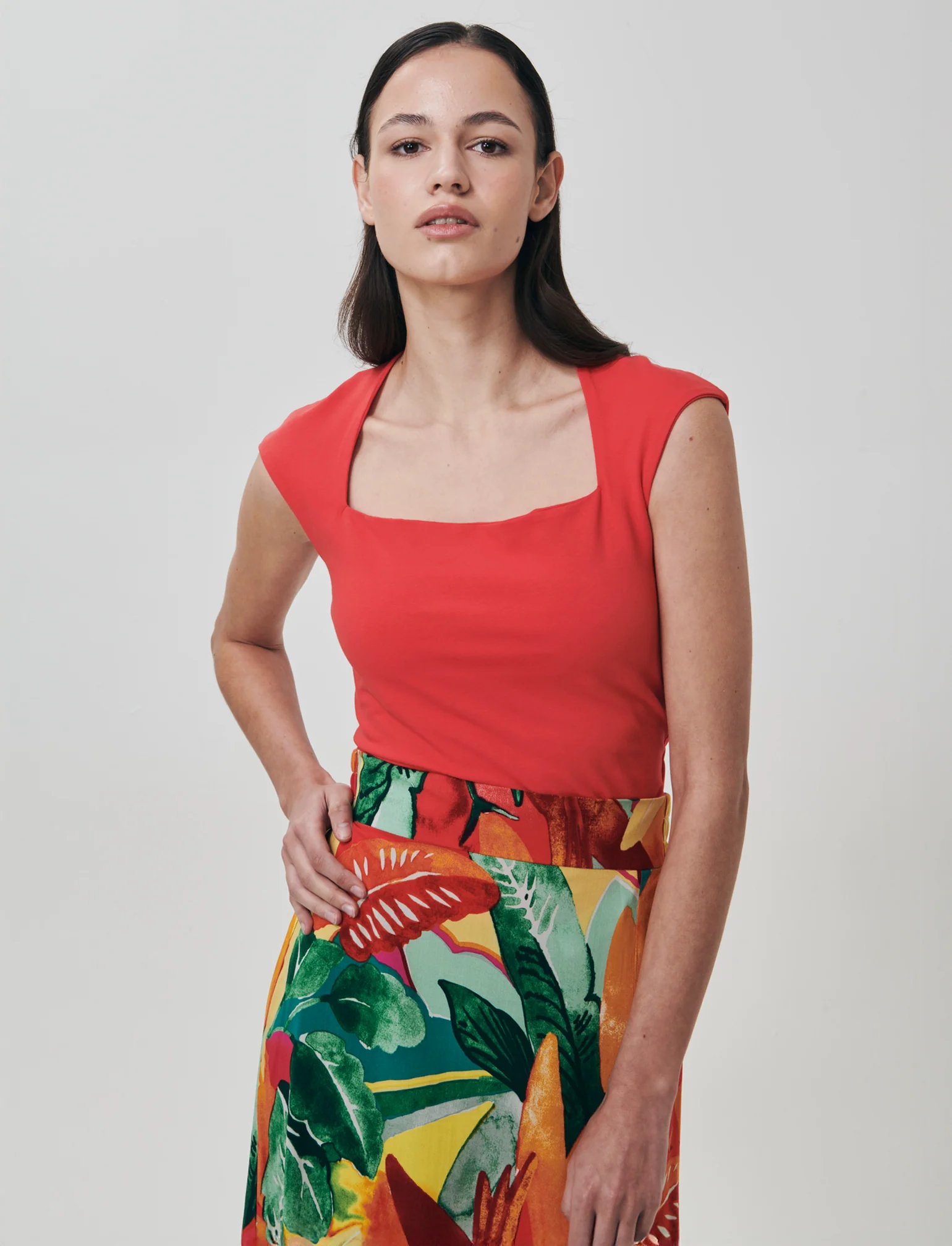 T-Shirt Slim con Spalla Scesa e Scollo Quadrato - Corallo