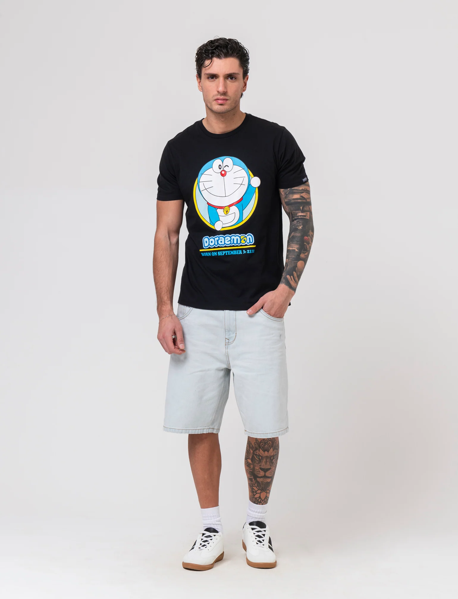 T-shirt stampa doraemon da uomo - Nero - Image 3