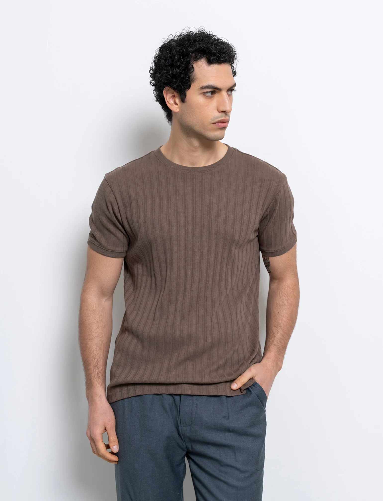 T-shirt struttura jacquard effetto maglia da uomo - Grigio fango - Image 2