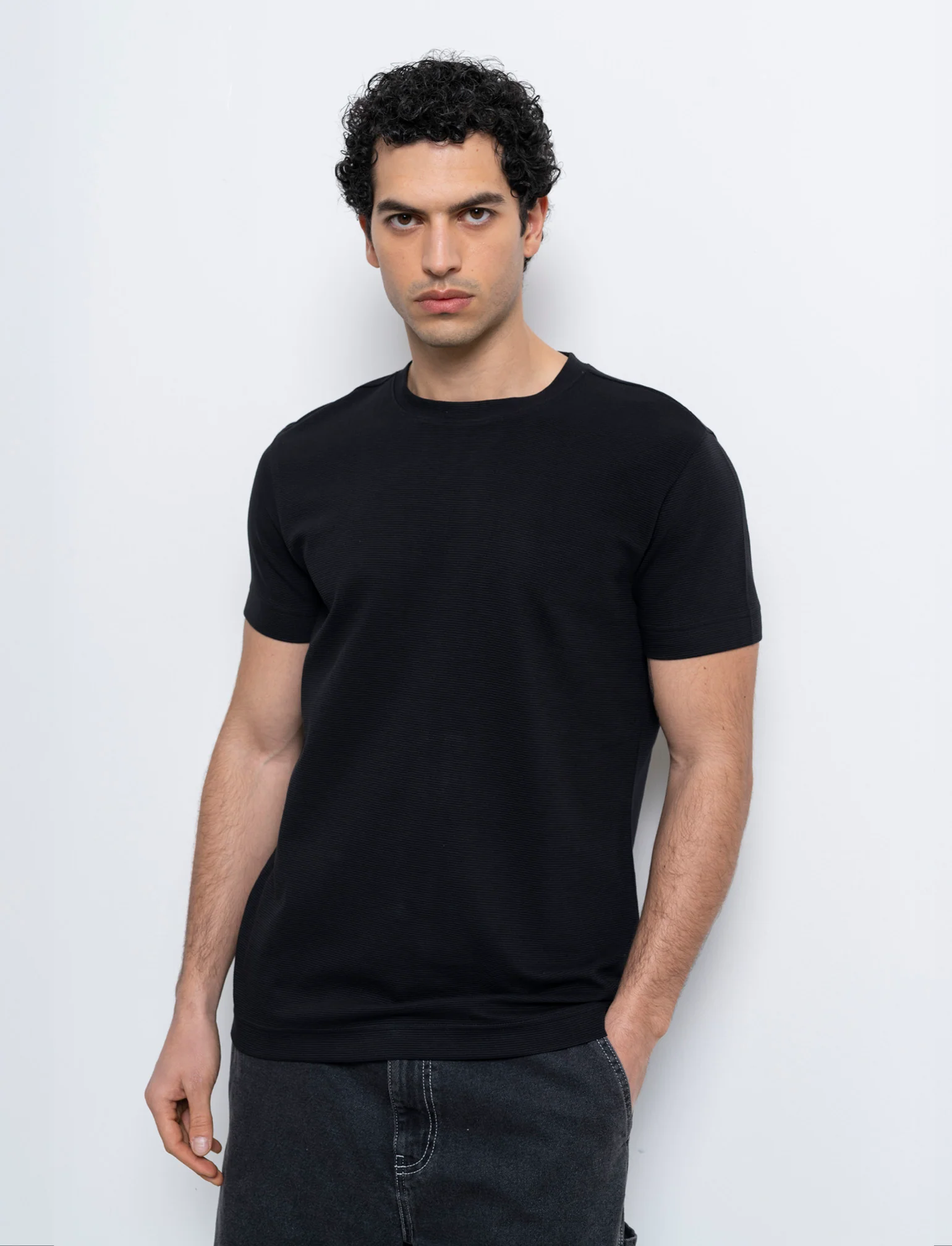 T-shirt struttura ottoman da uomo - Nero - Image 3