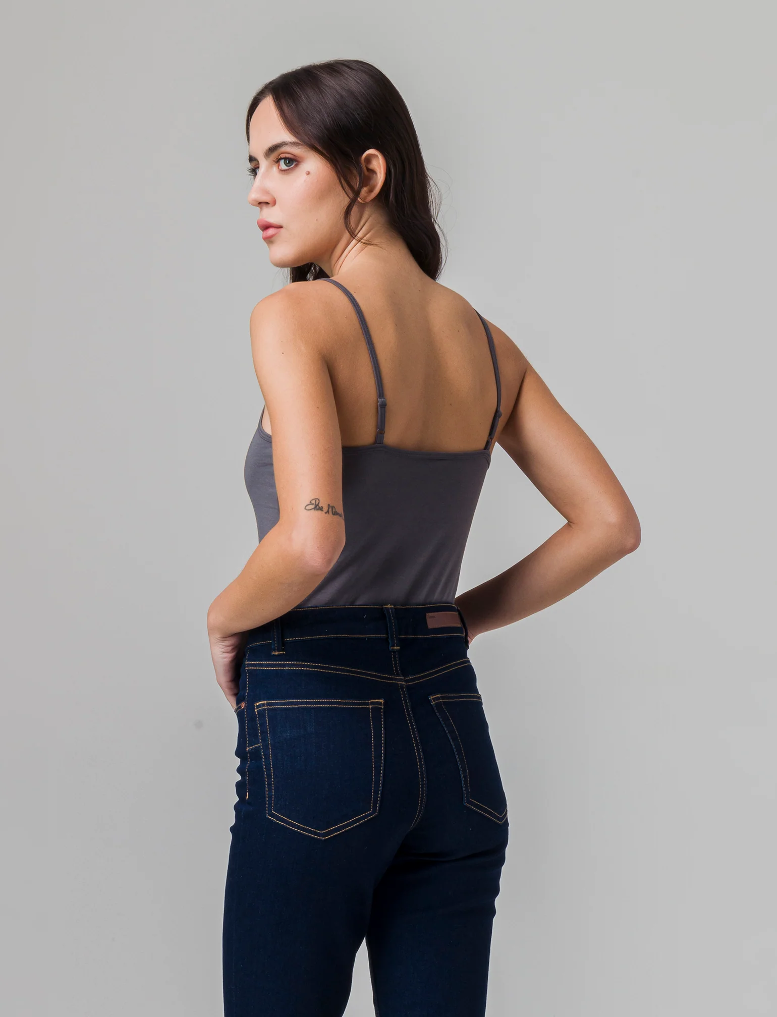 Top basico con scollo a v da donna - Grigio piombo