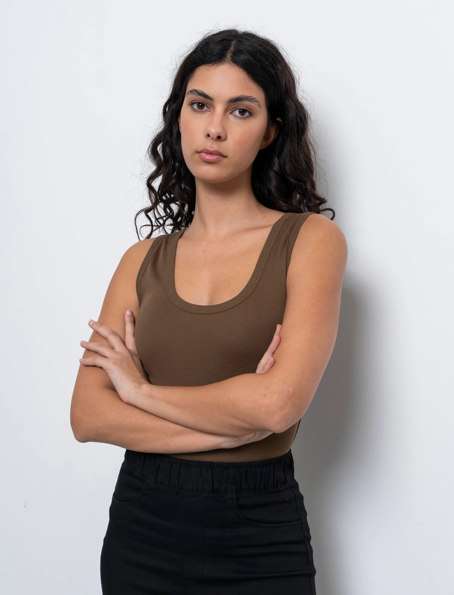 Top canottiera basico da donna - Marrone tabacco - Image 3