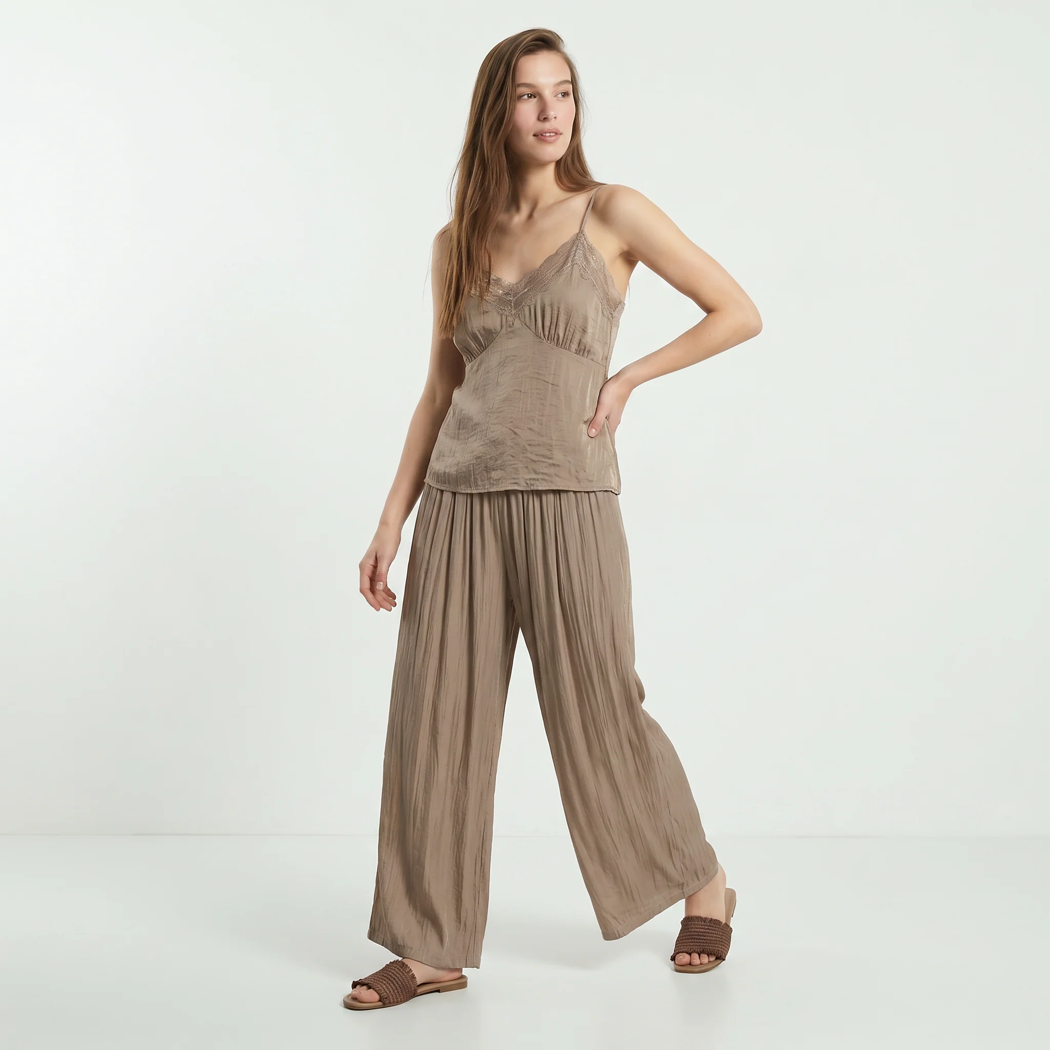 Top con Bretelle Sottili e Pizzo - Beige - Image 2