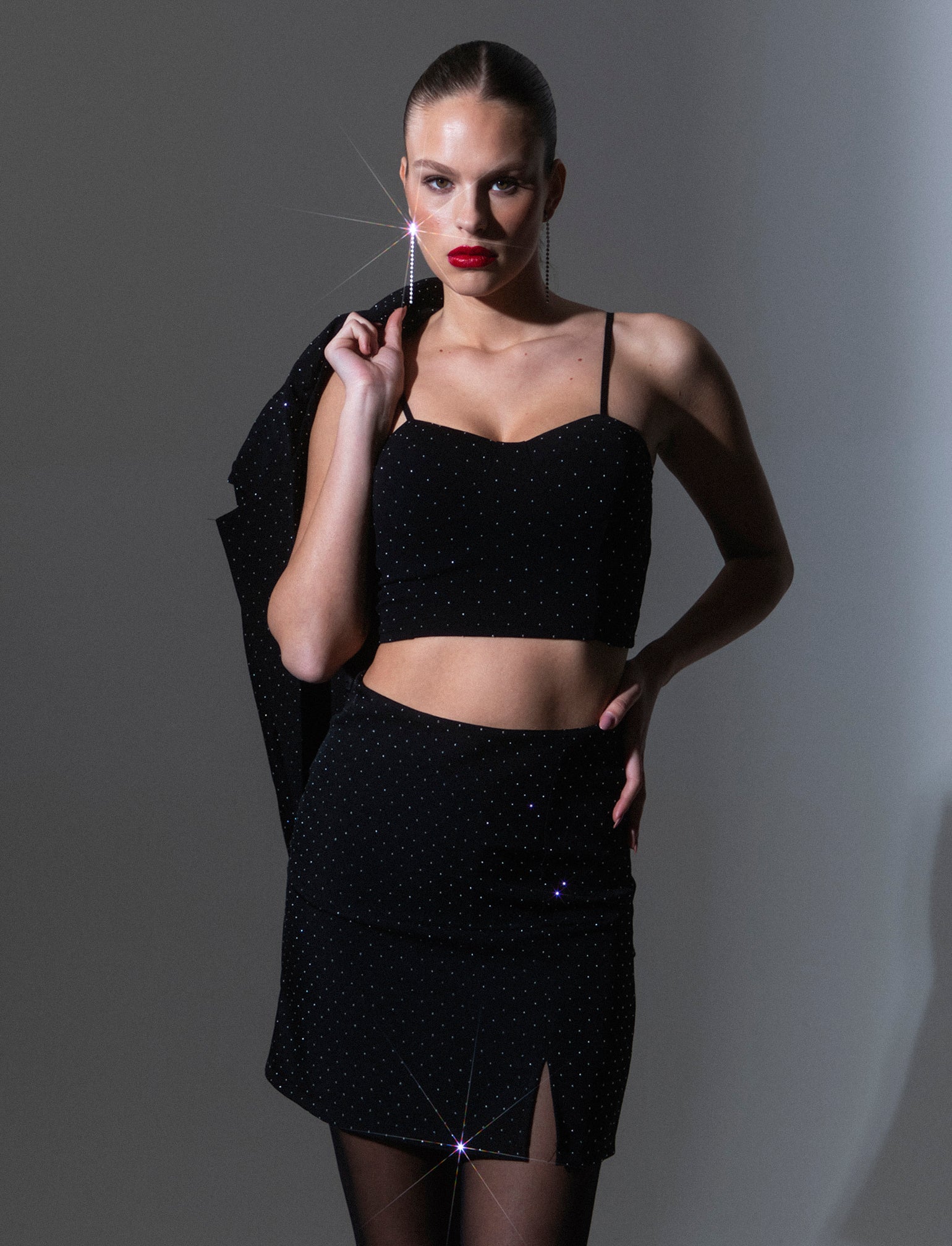 Top con coppe su tessuto strass elastico - Nero - Image 3