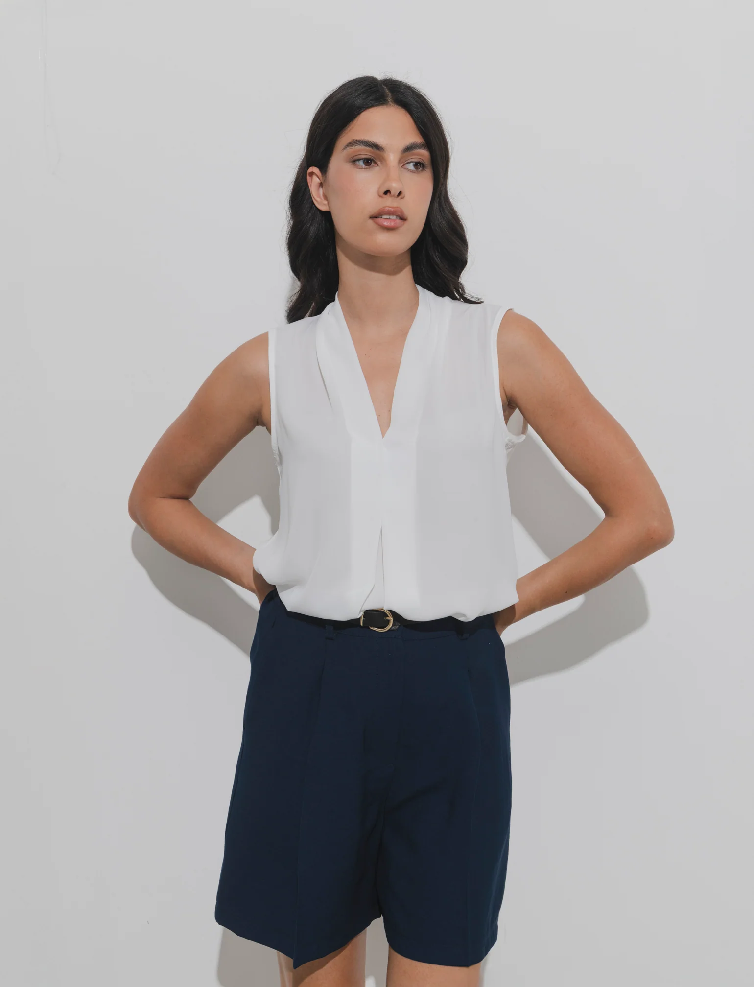 Top con scollo a V - Bianco latte - Image 2