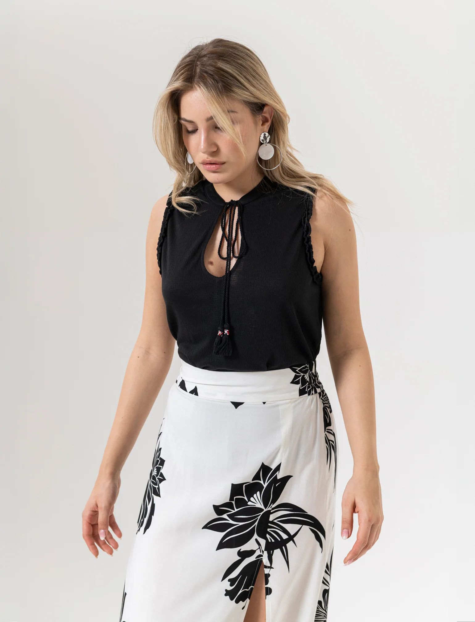 Top con scollo a V da donna - Nero - Image 3