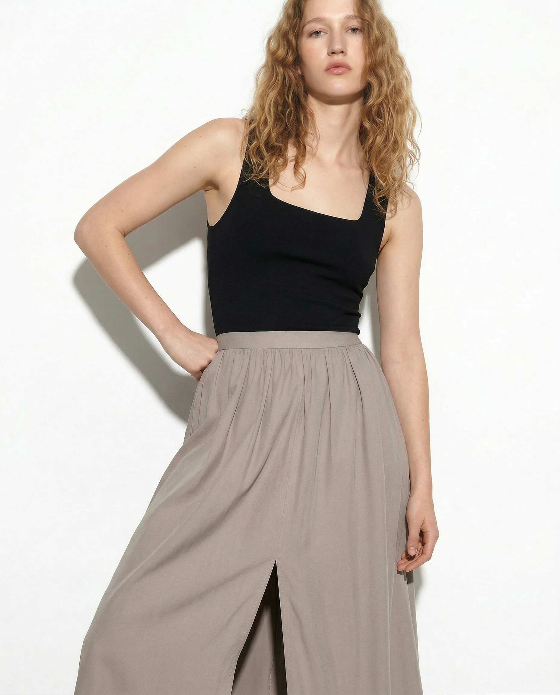 Top con spallina larga e scollo V cut-out - Nero - Image 3