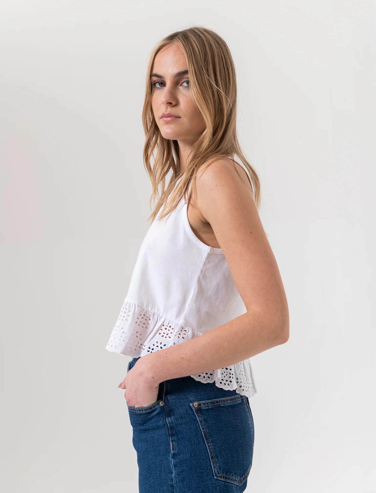 Top con volant da donna - Bianco - Image 4